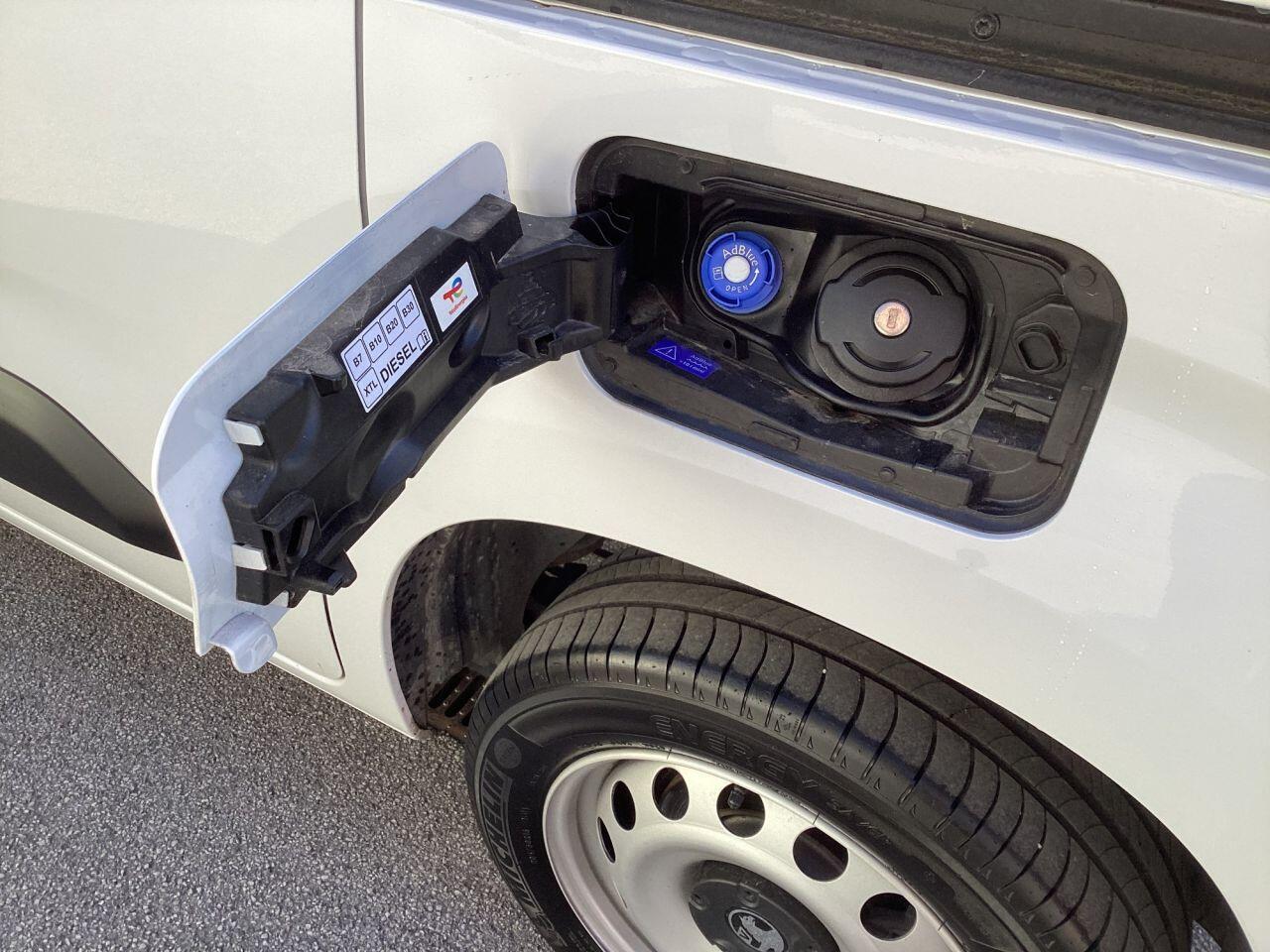 Vauxhall Combo - Image 13