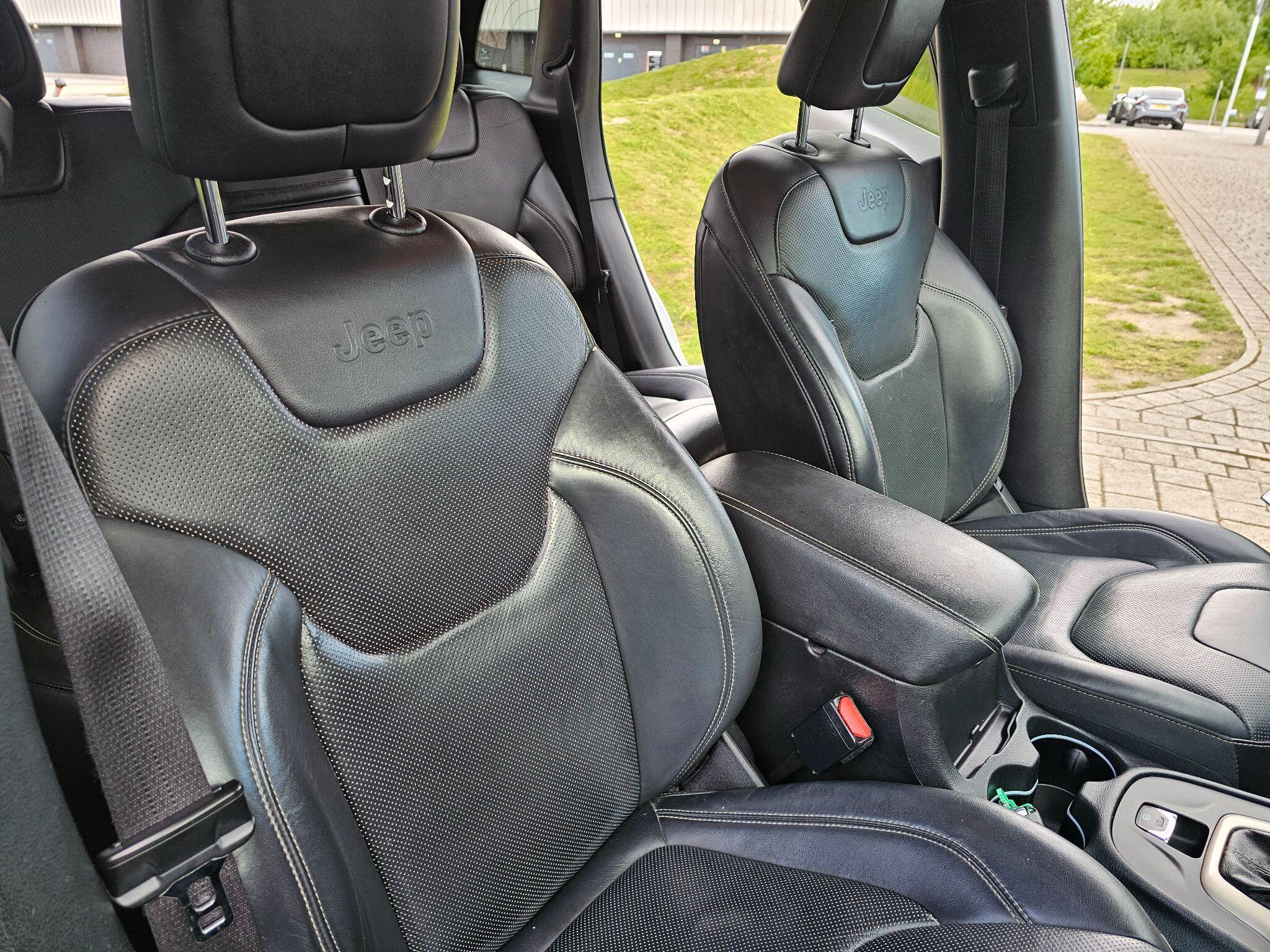 Jeep Cherokee - Image 31