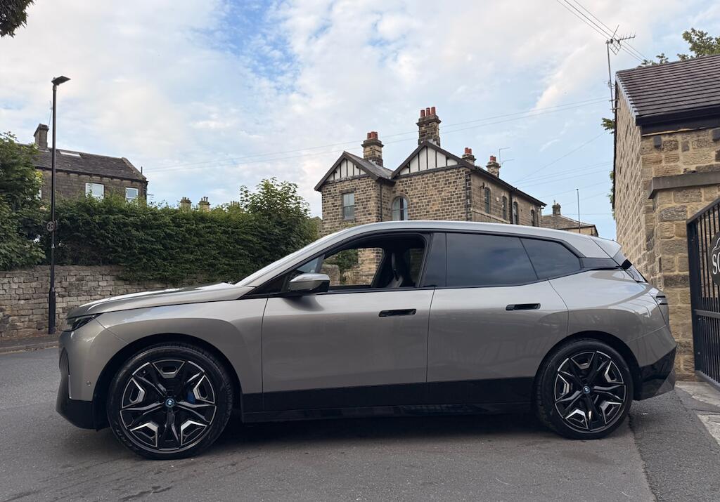 BMW IX - Image 9