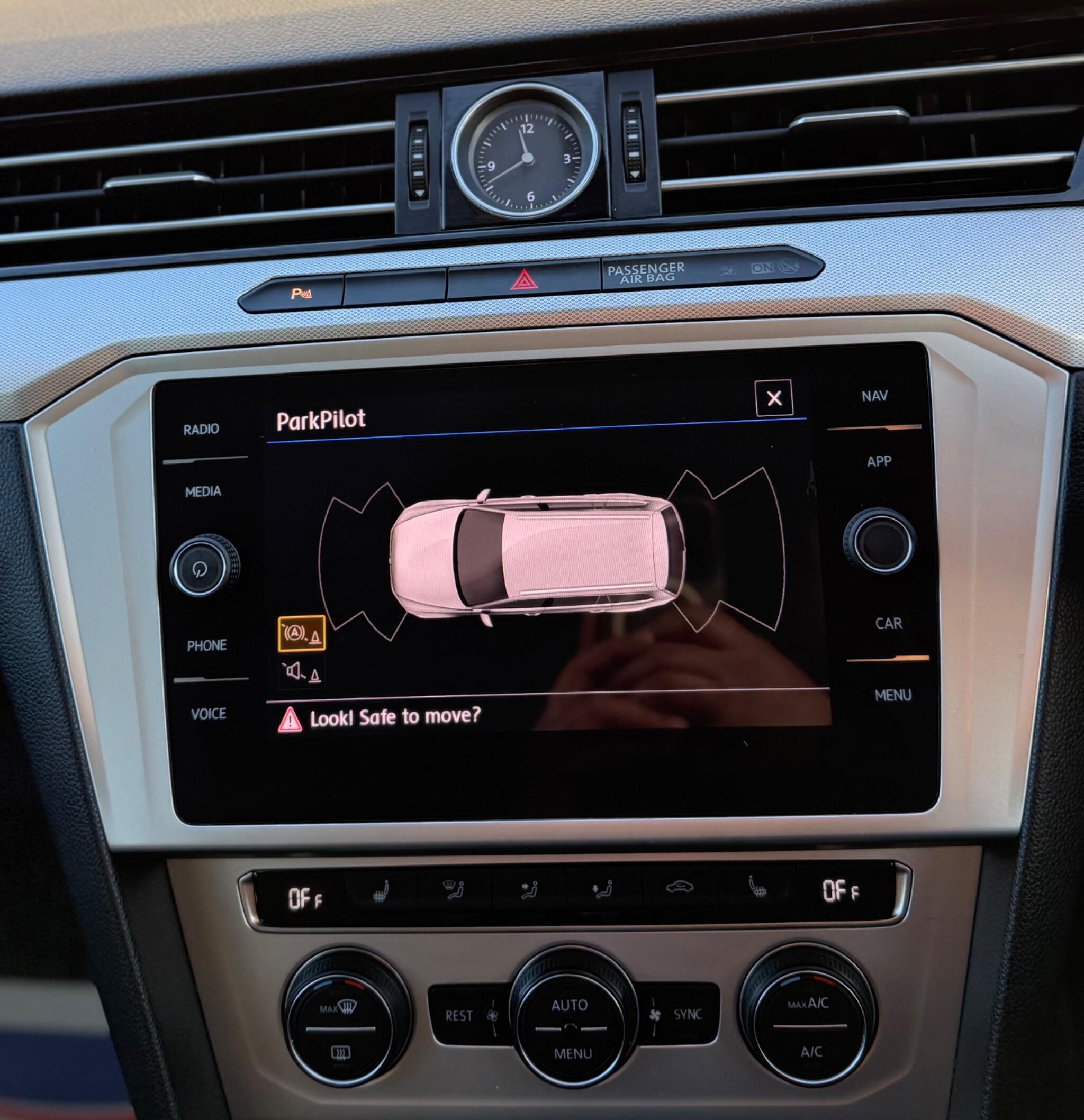 Volkswagen Passat - Image 37