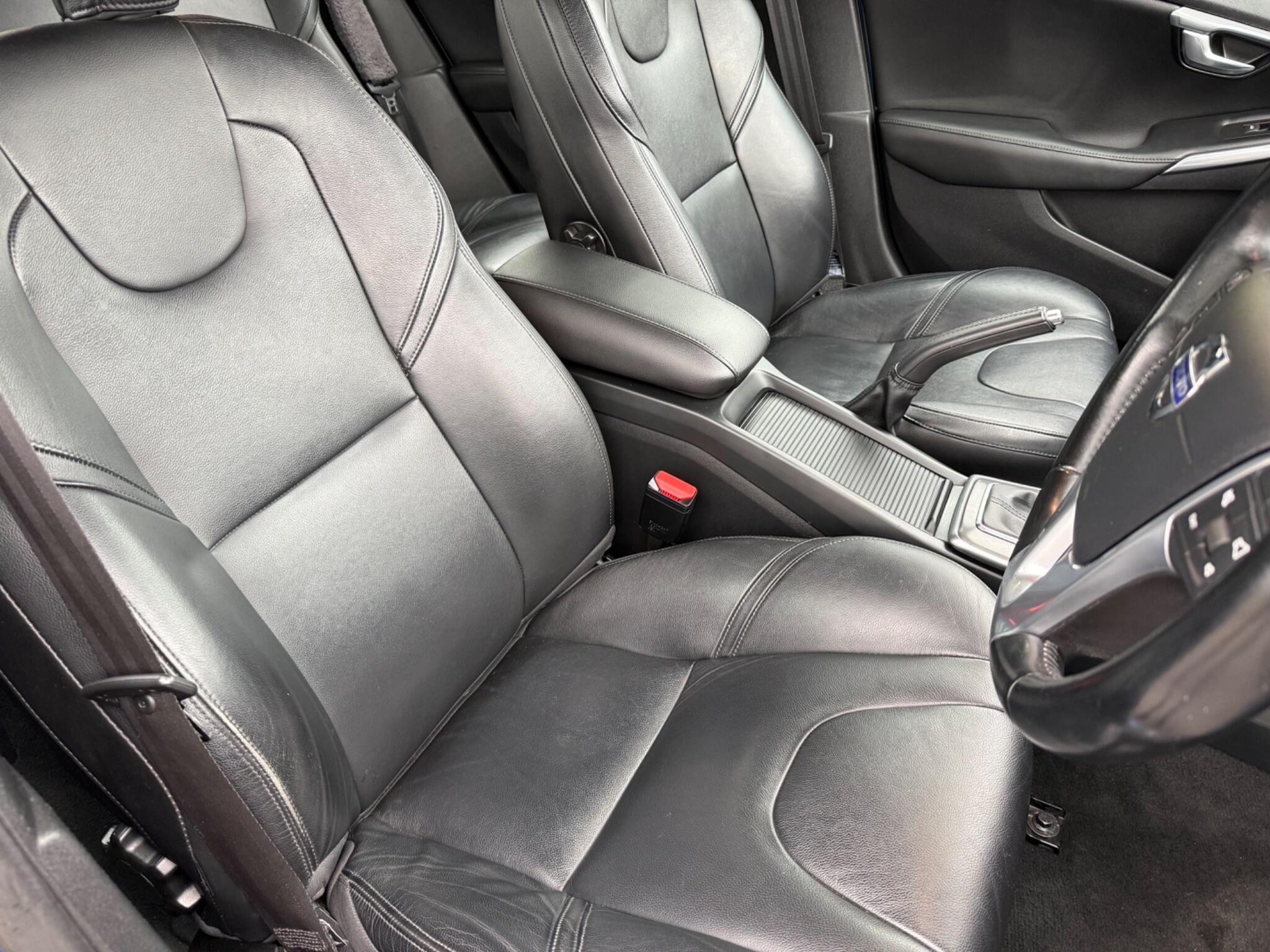 Volvo V40 - Image 11