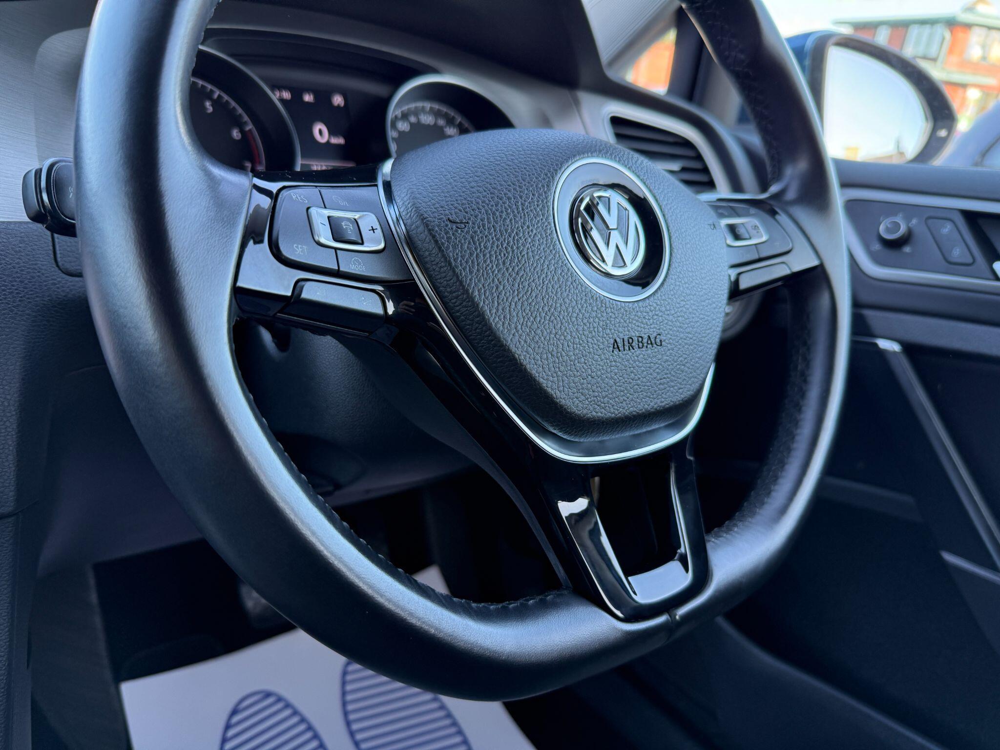 Volkswagen Golf - Image 40