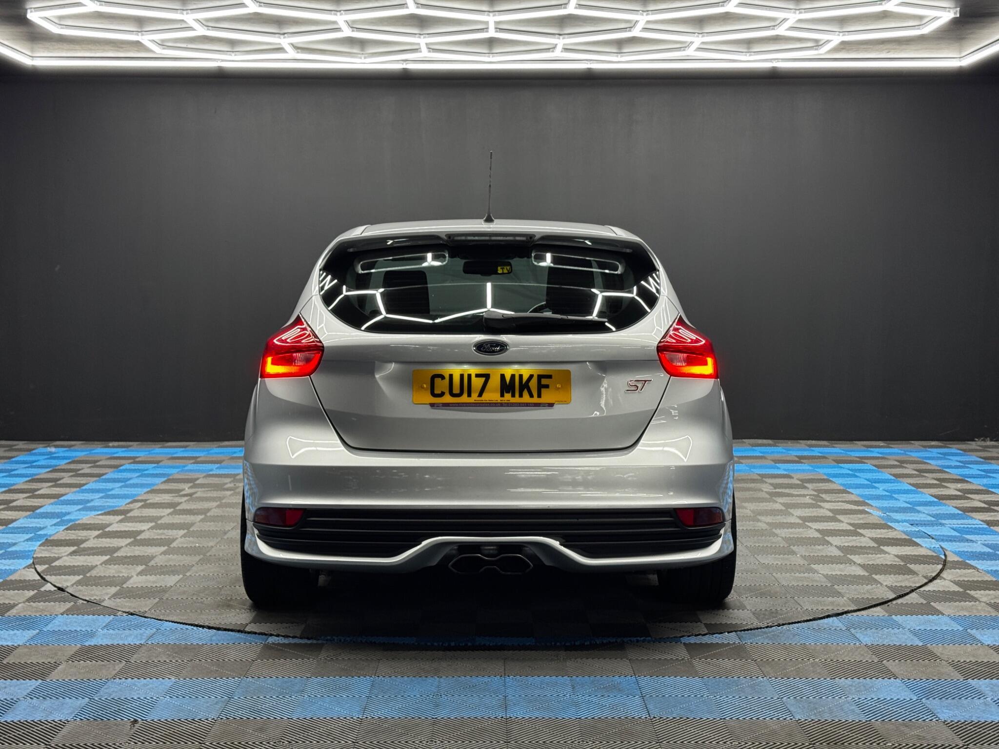 Ford Focus - Image 6