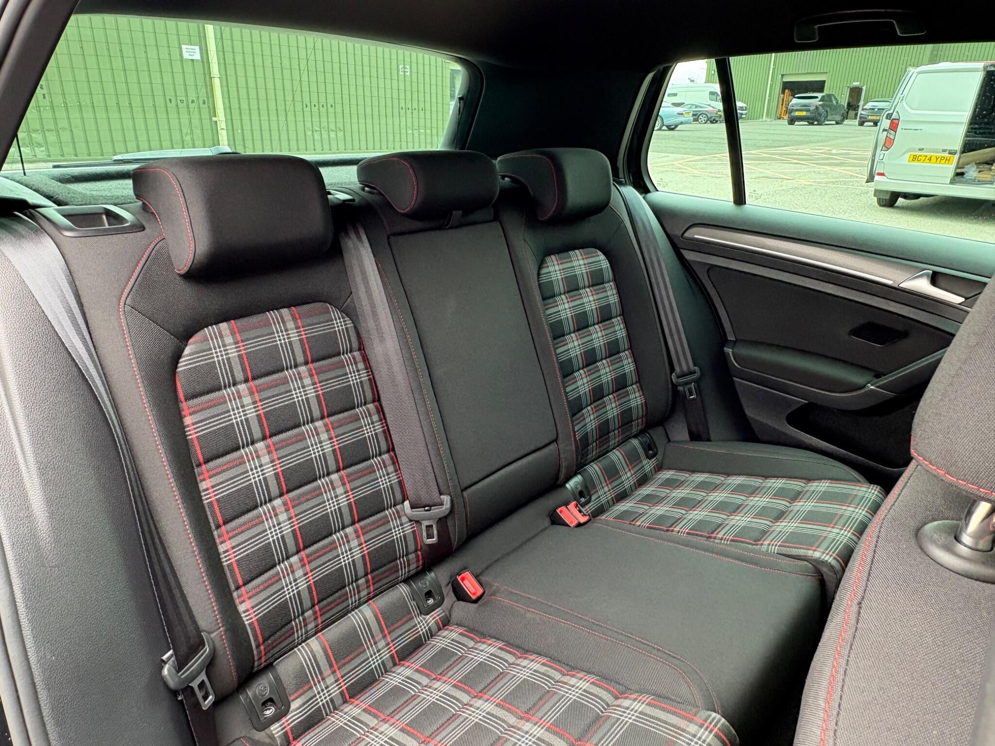 Volkswagen Golf - Image 18