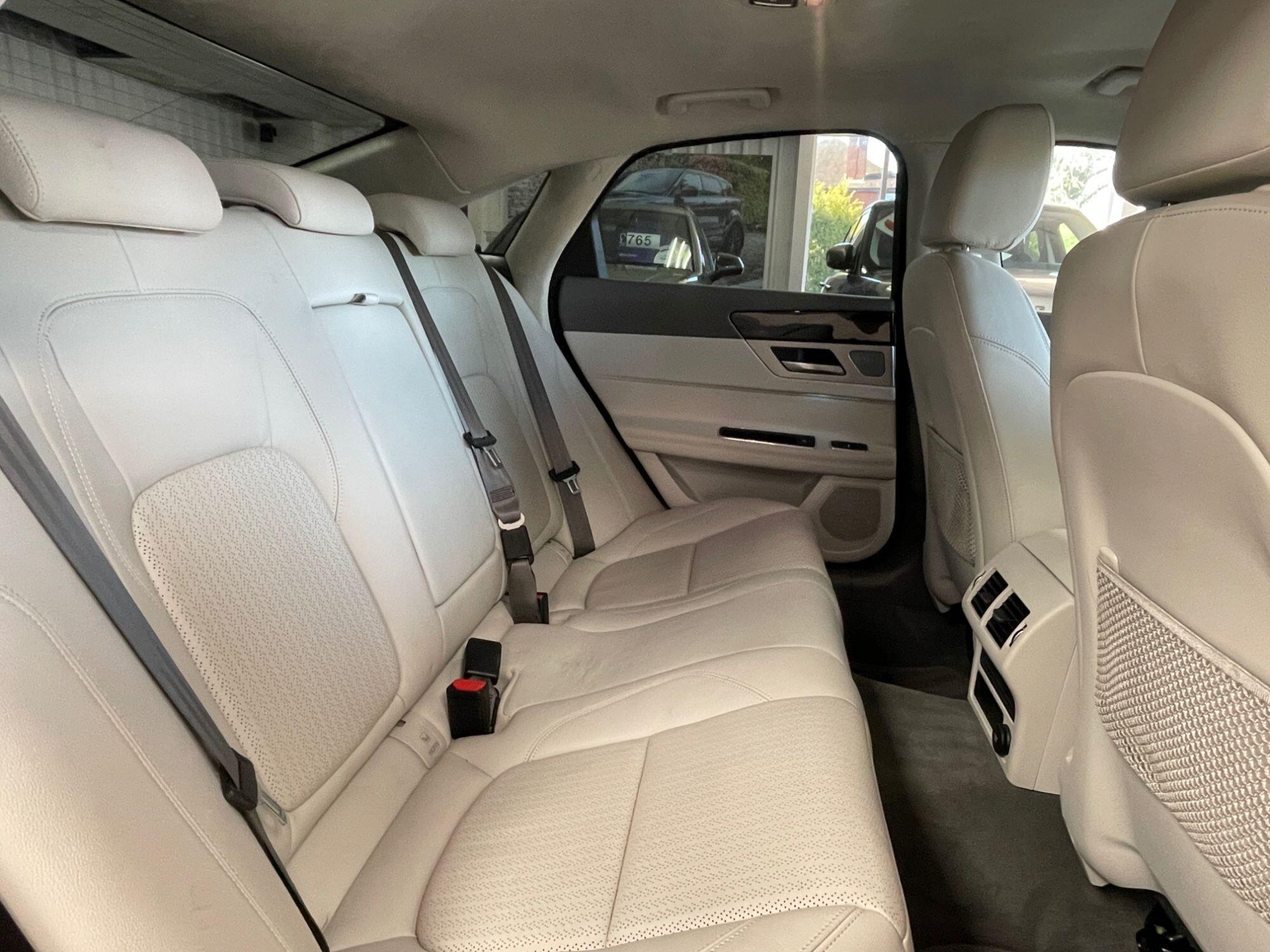 Jaguar XF - Image 27