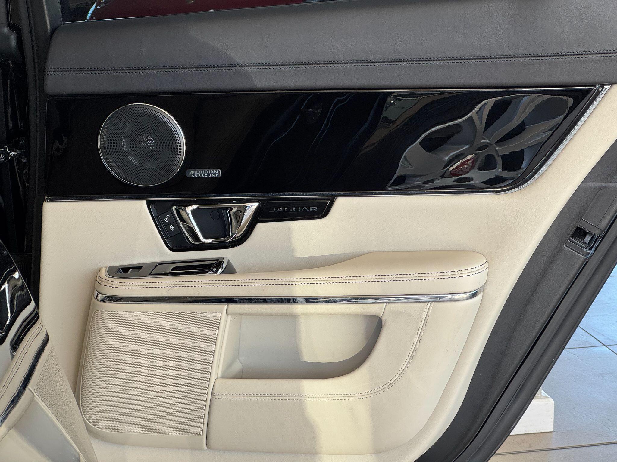 Jaguar XJ - Image 25