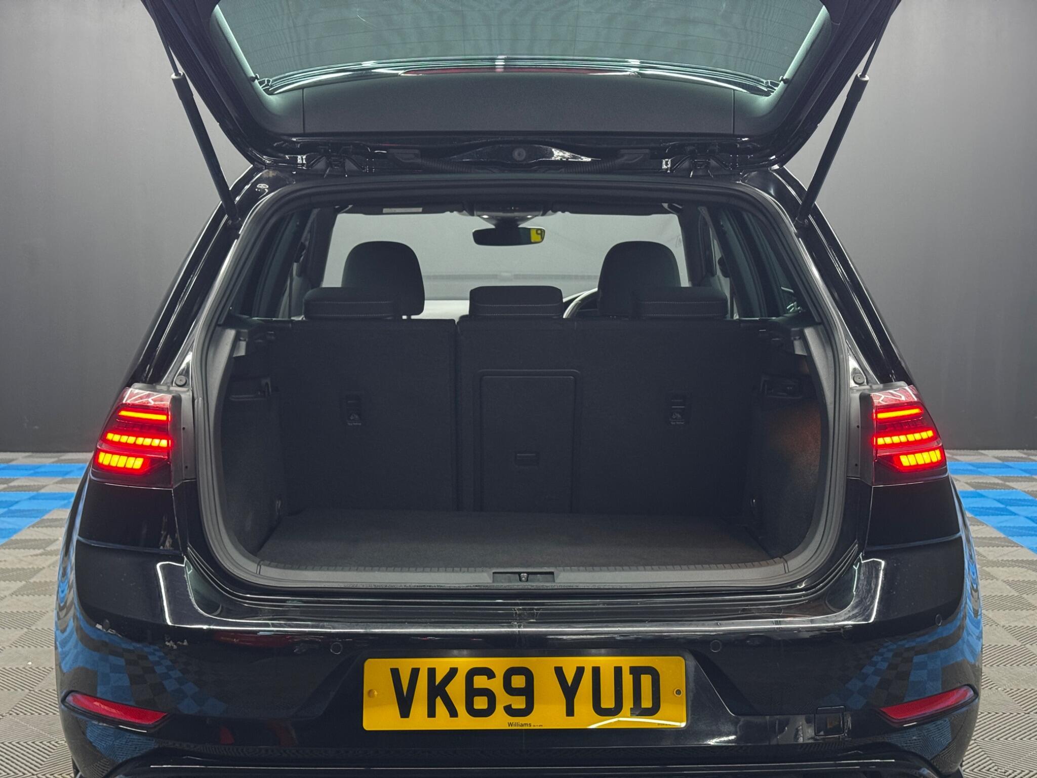 Volkswagen Golf - Image 46