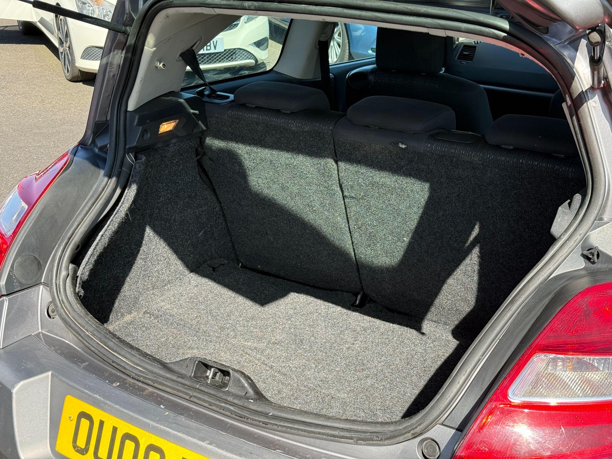 Renault Megane - Image 56