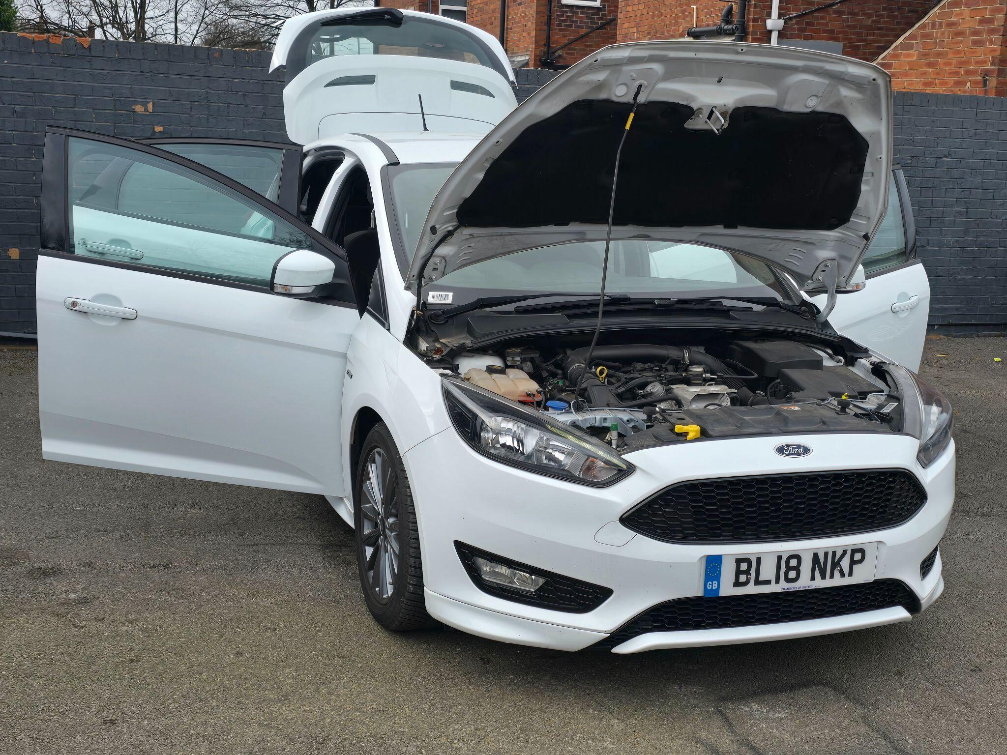 Ford Focus - Image 25