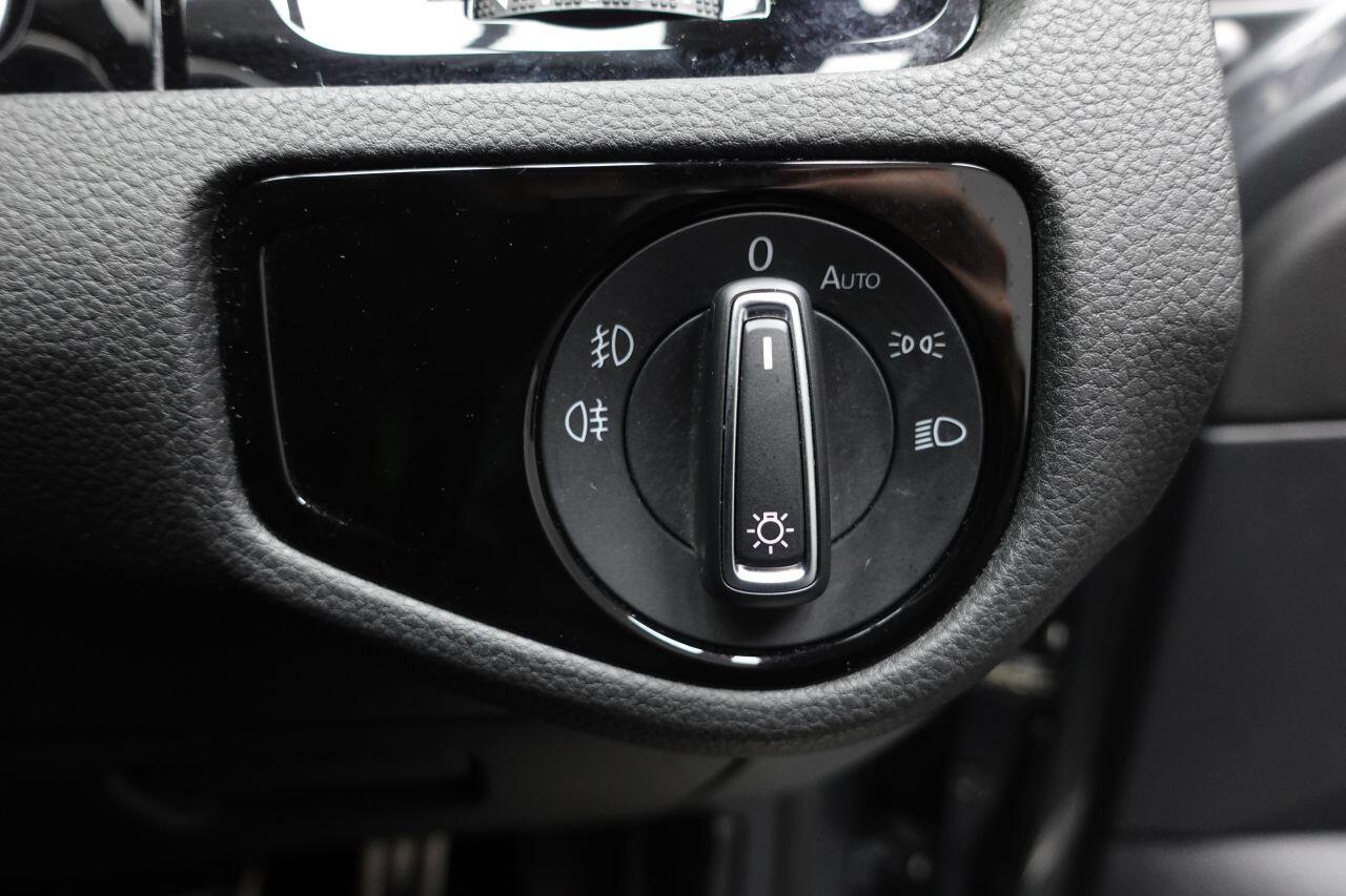 Volkswagen Golf - Image 56