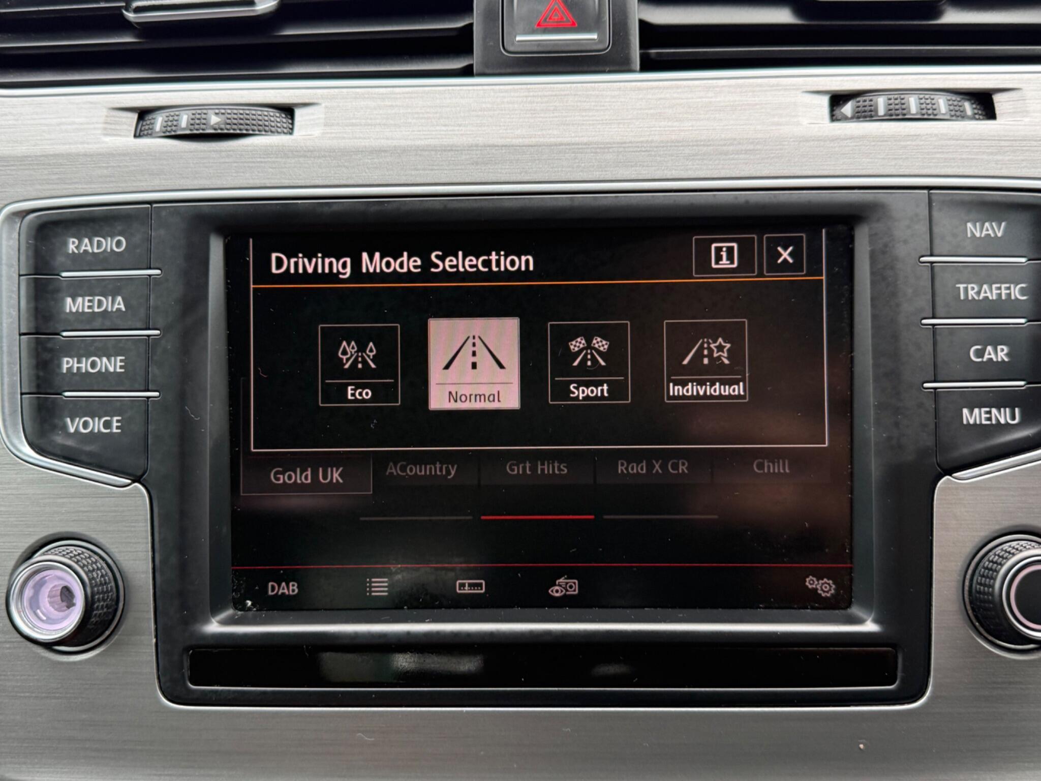 Volkswagen Golf - Image 26