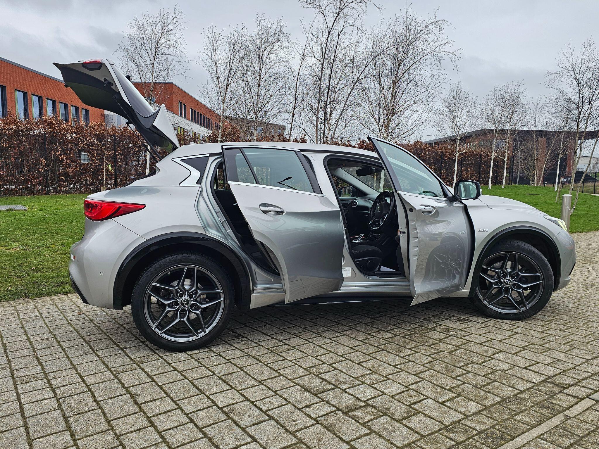 Infiniti Q30 - Image 15