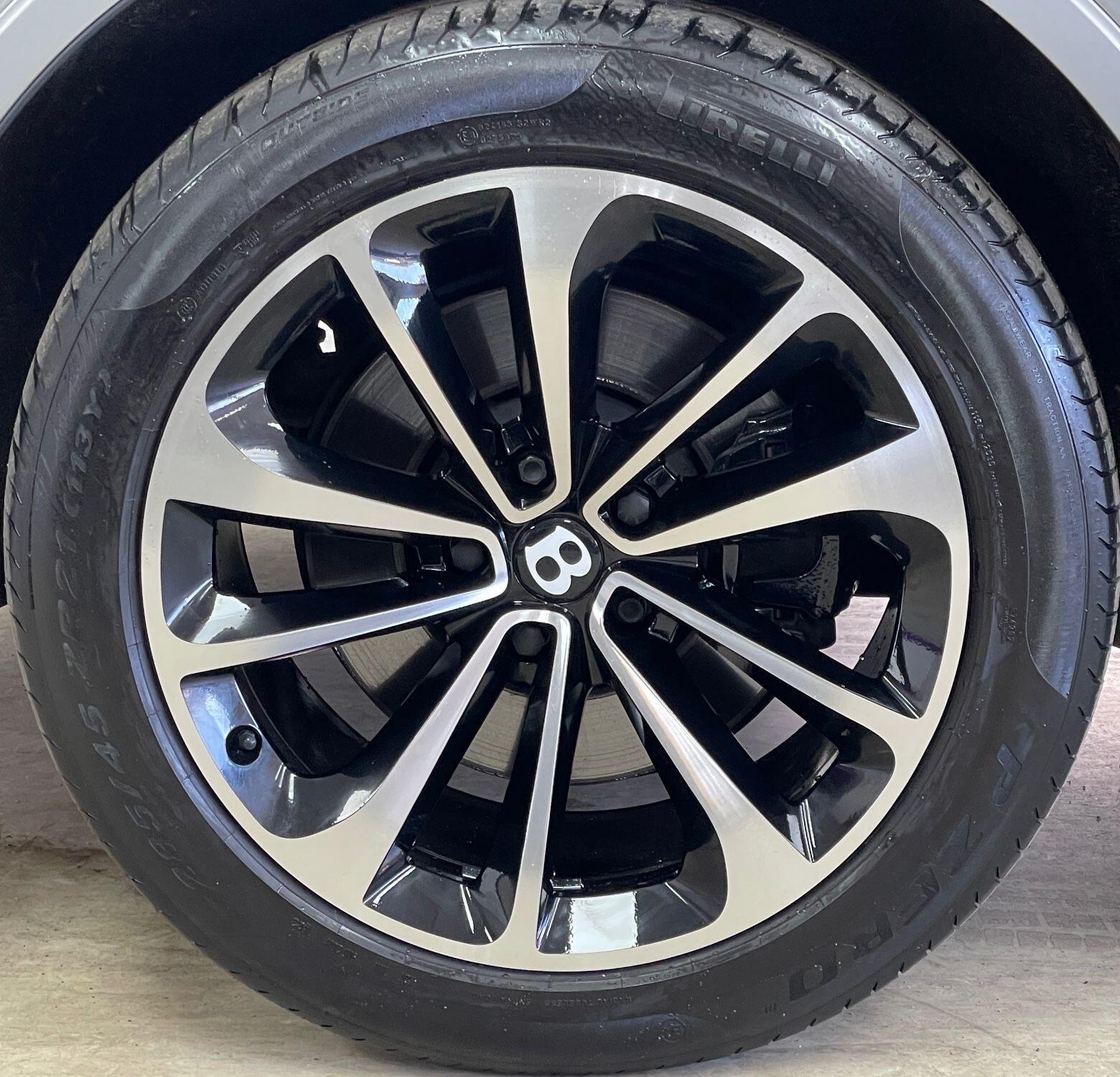 Bentley Bentayga - Image 16