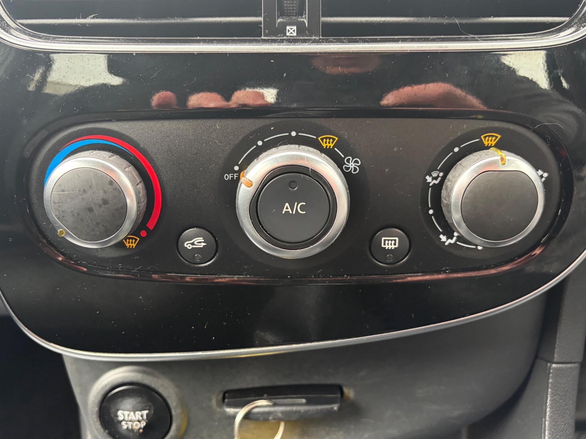 Renault Clio - Image 18