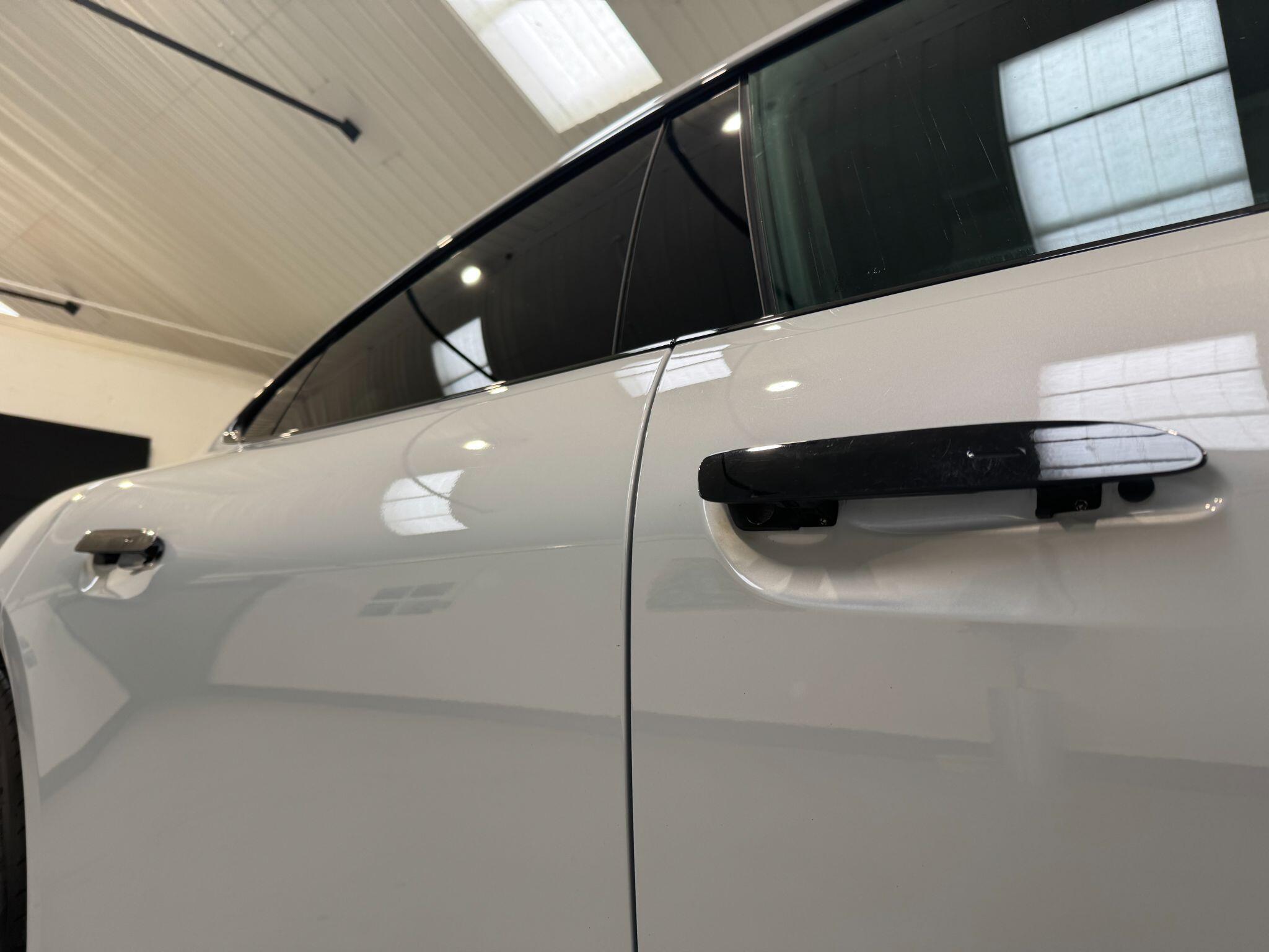 Porsche Taycan - Image 39