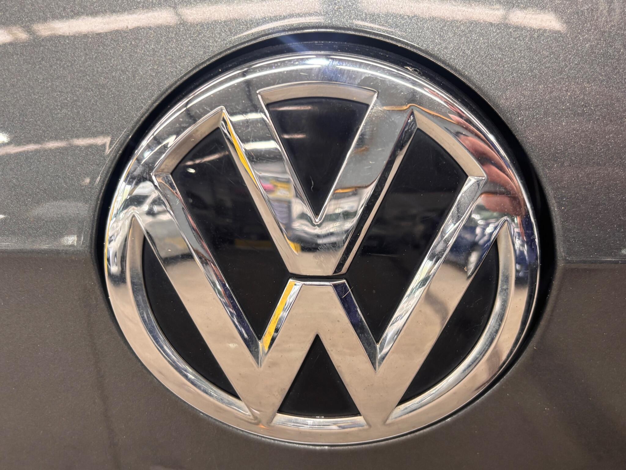 Volkswagen Golf - Image 12