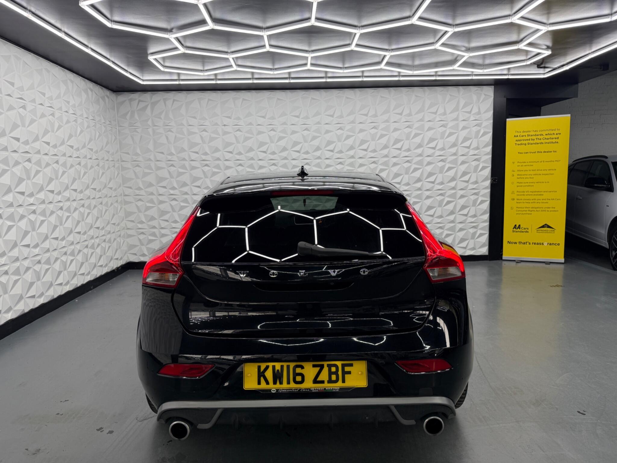 Volvo V40 - Image 12
