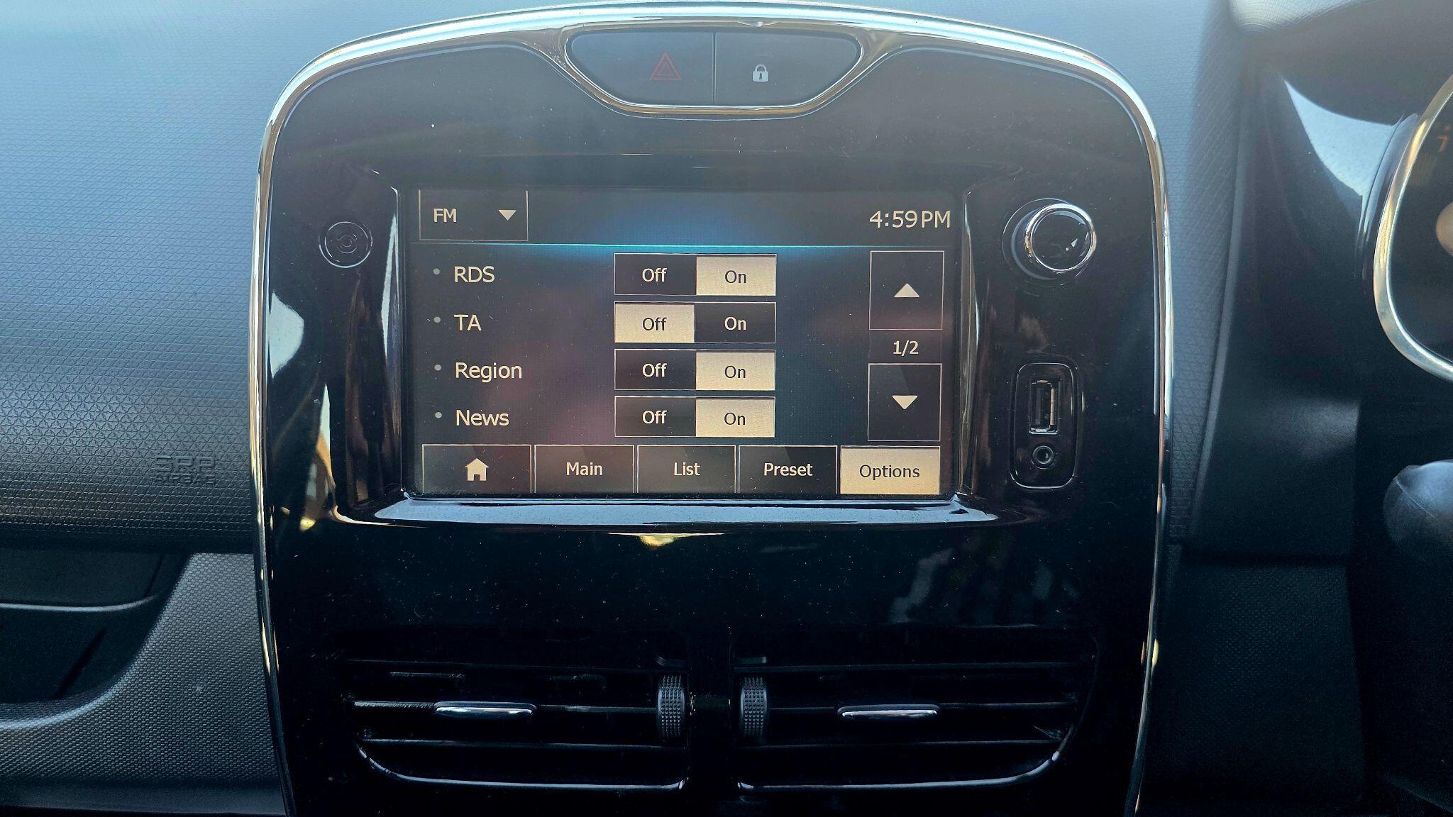 Renault Clio - Image 31