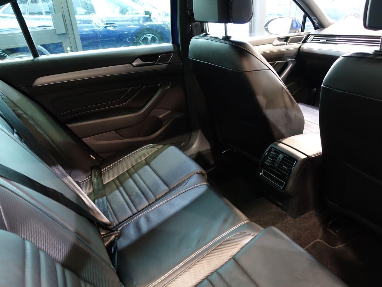 Volkswagen Passat - Image 23