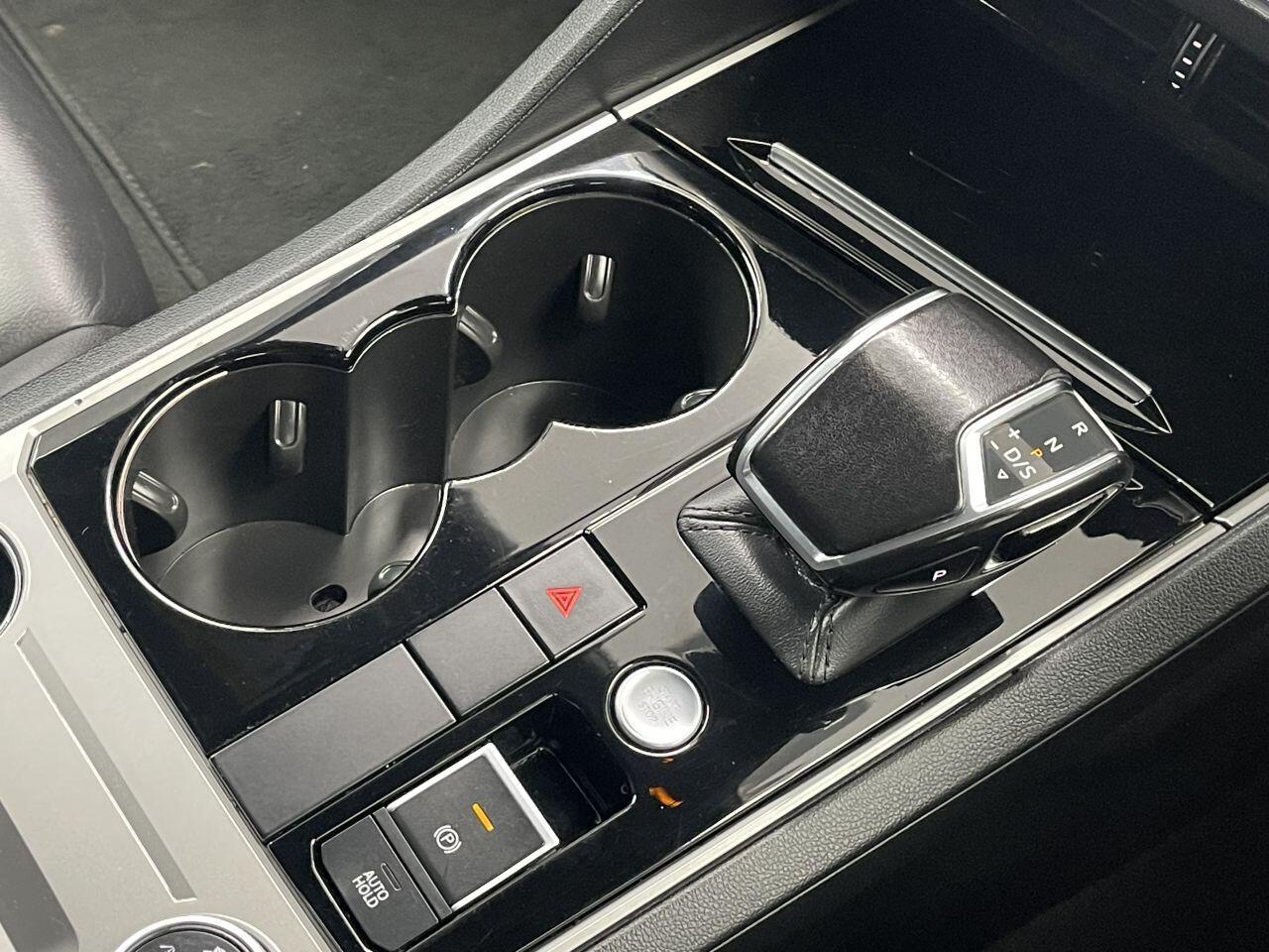 Volkswagen Touareg - Image 40