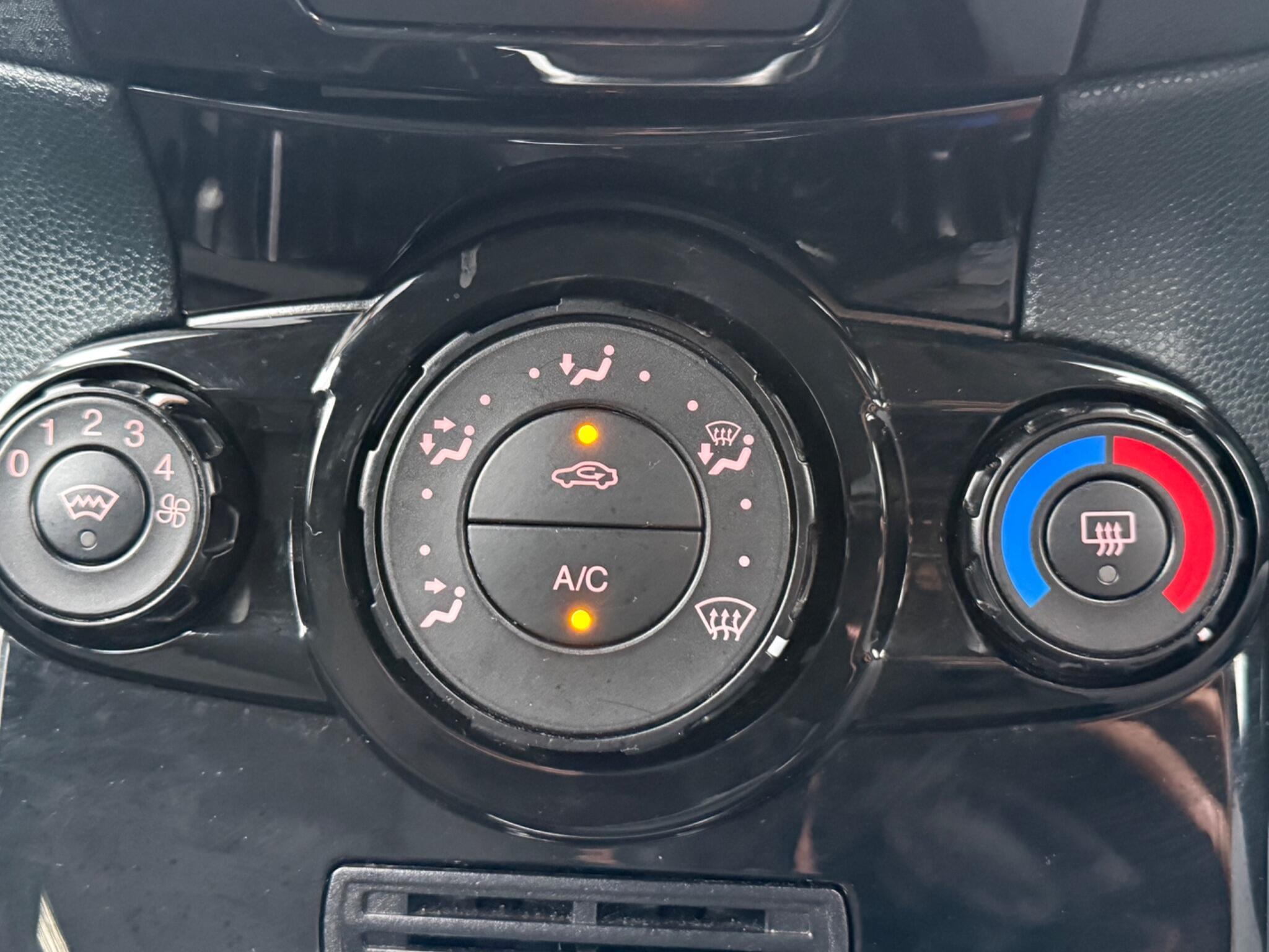 Ford Fiesta - Image 38