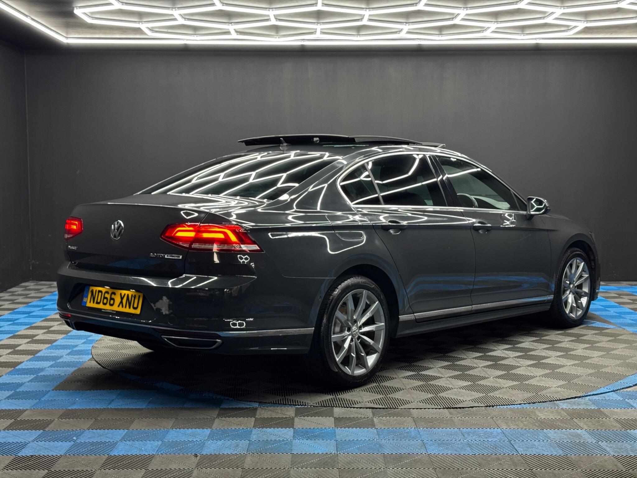 Volkswagen Passat - Image 5
