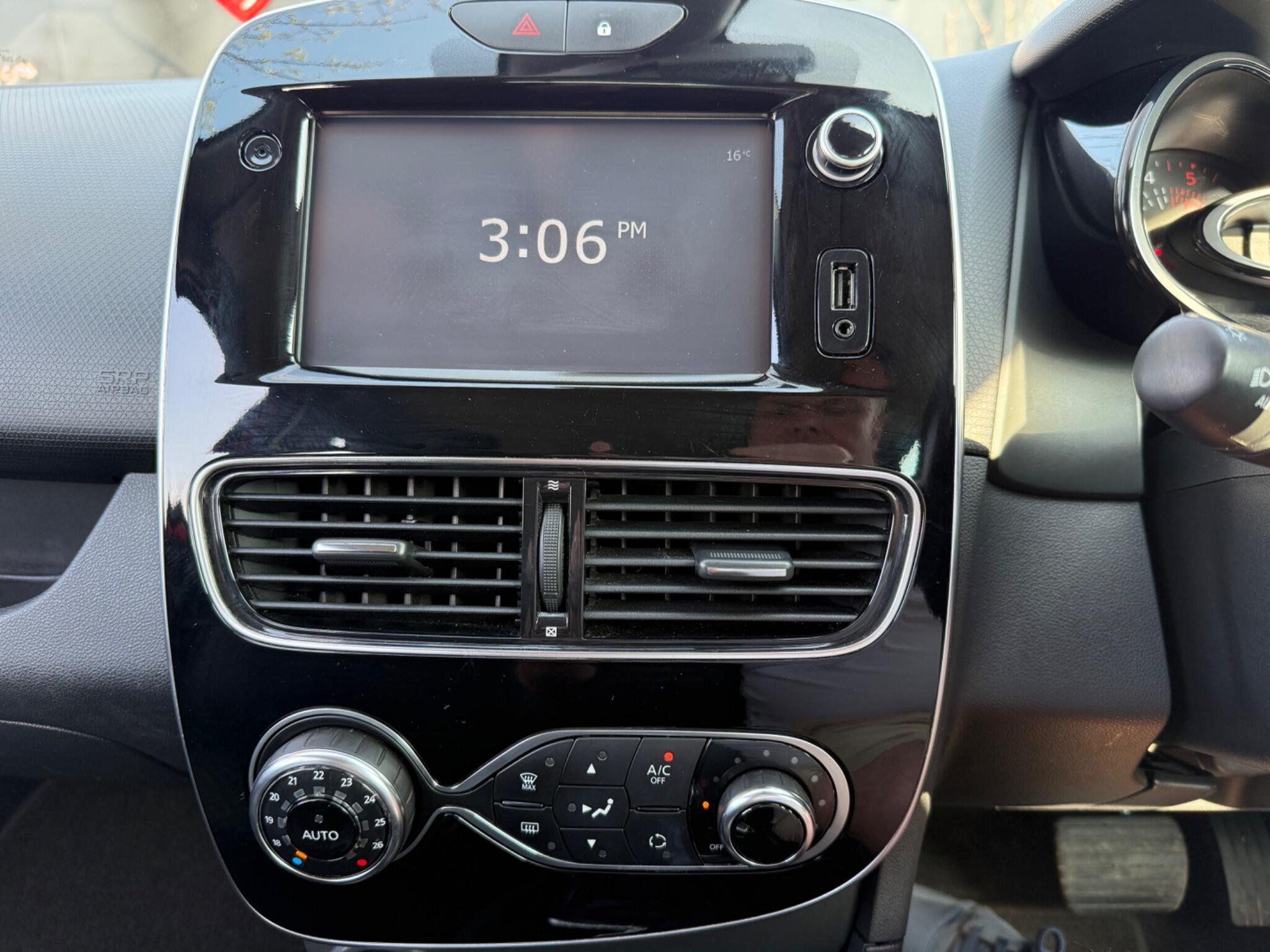 Renault Clio - Image 47