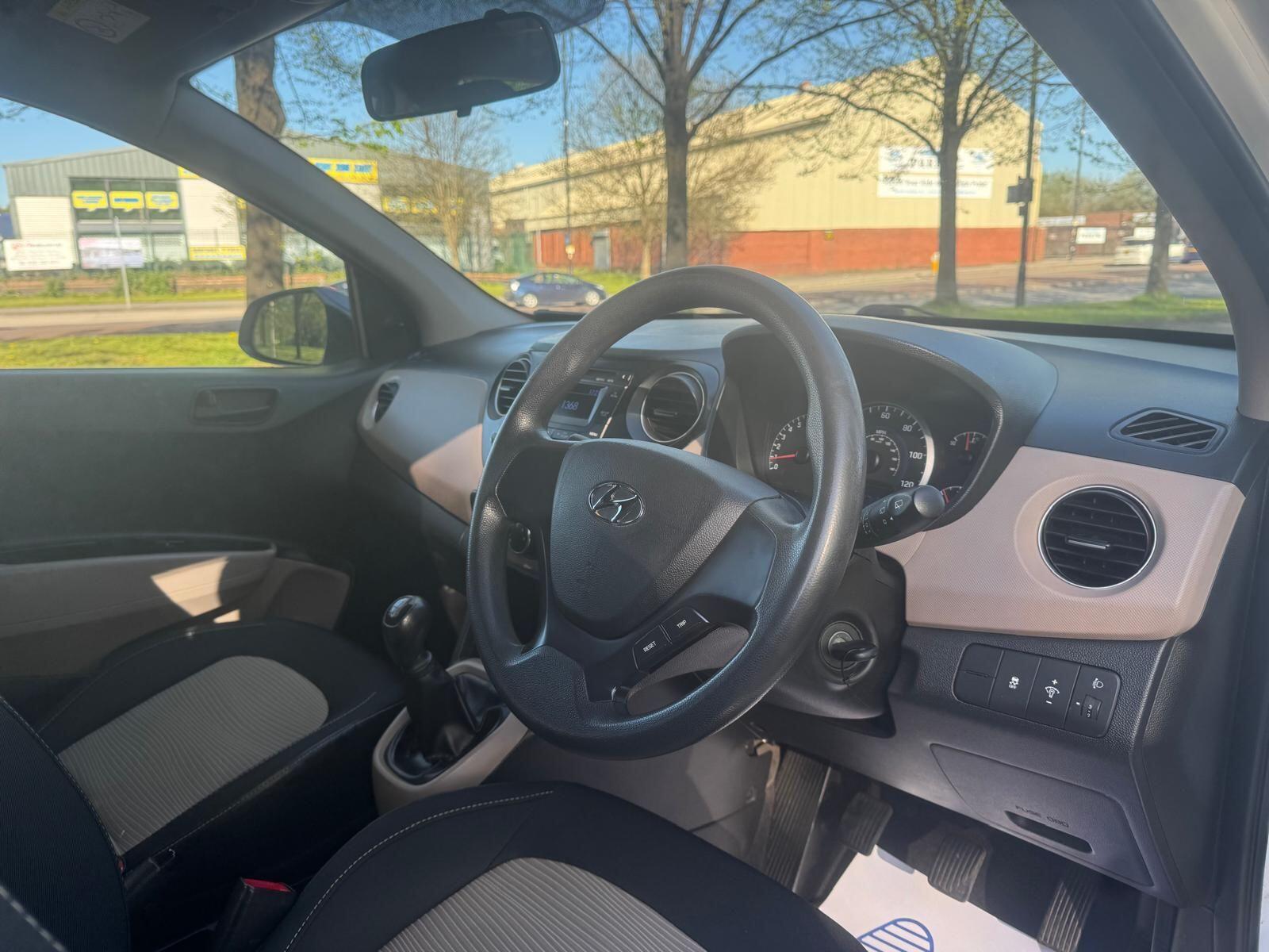 Hyundai i10 - Image 19