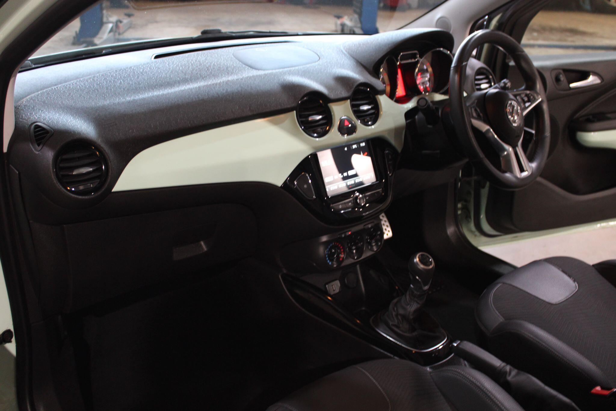 Vauxhall ADAM - Image 9