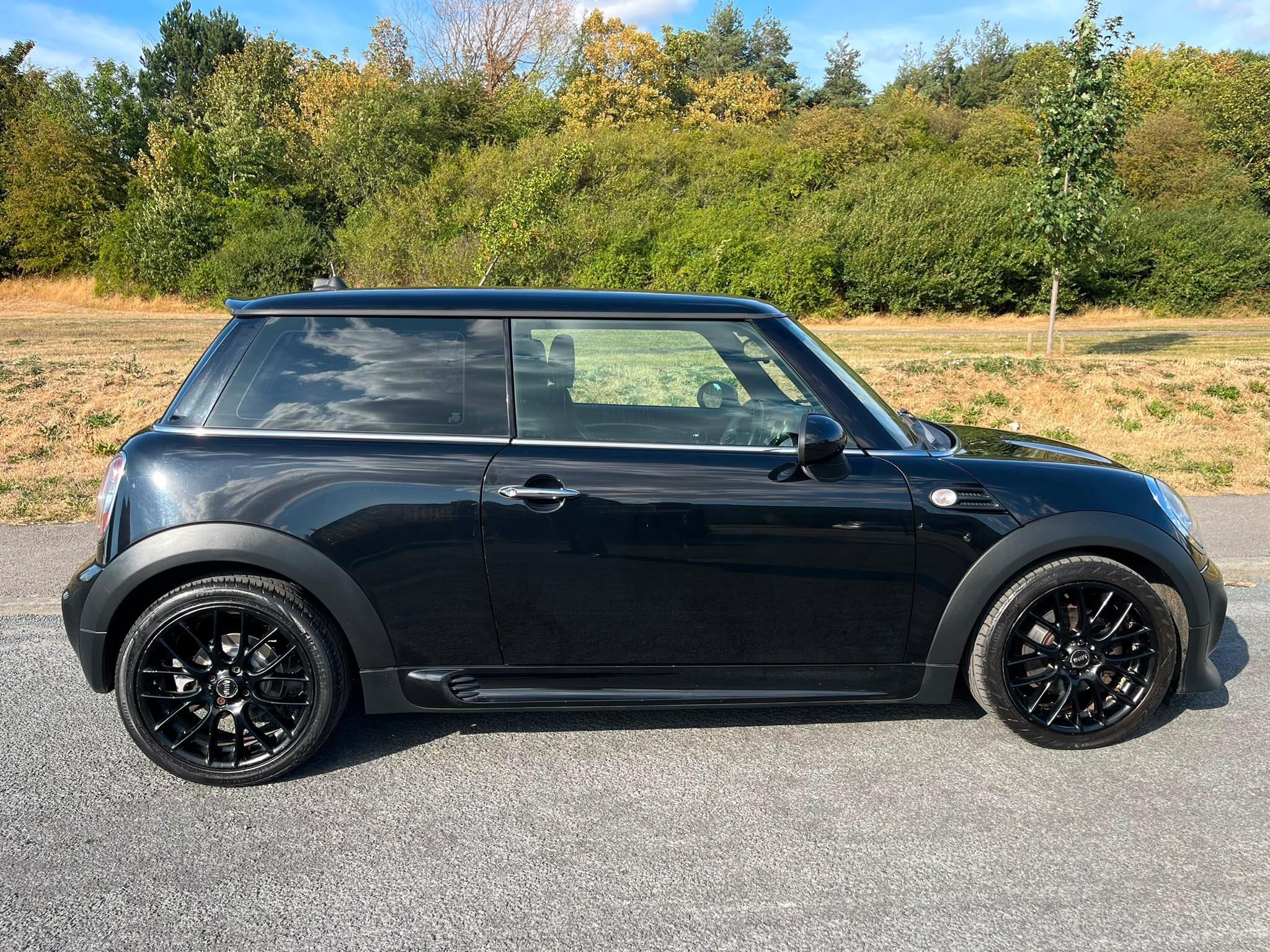 MINI Hatch - Image 2