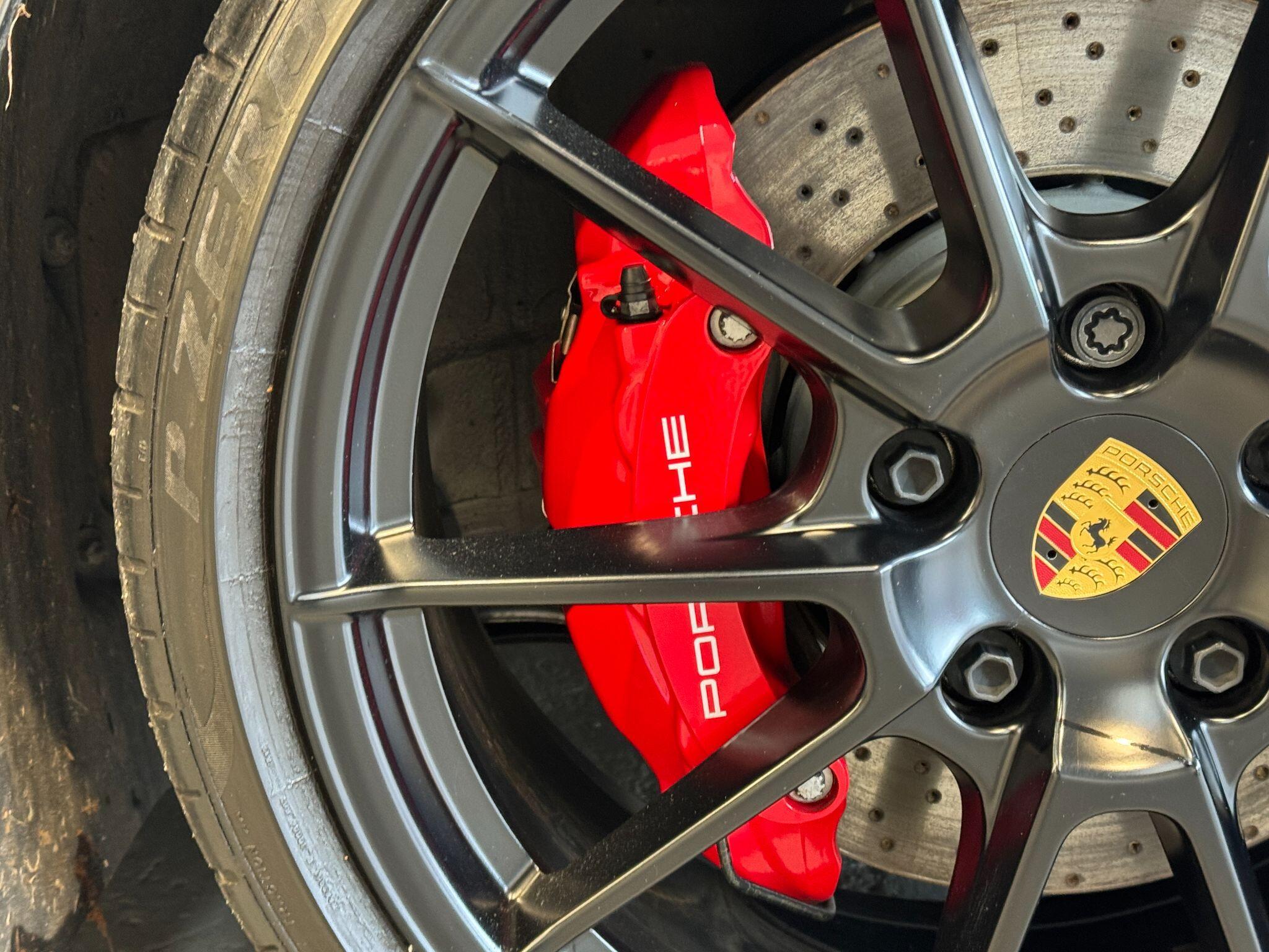 Porsche 718 Cayman - Image 30