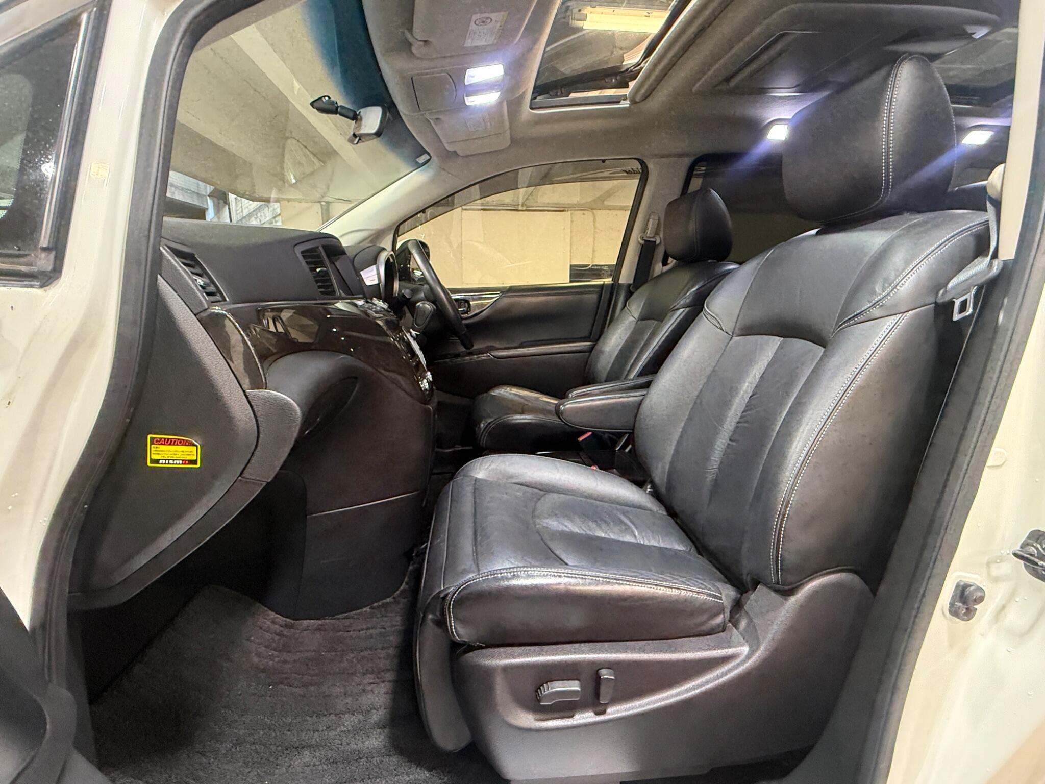 Nissan Elgrand - Image 11