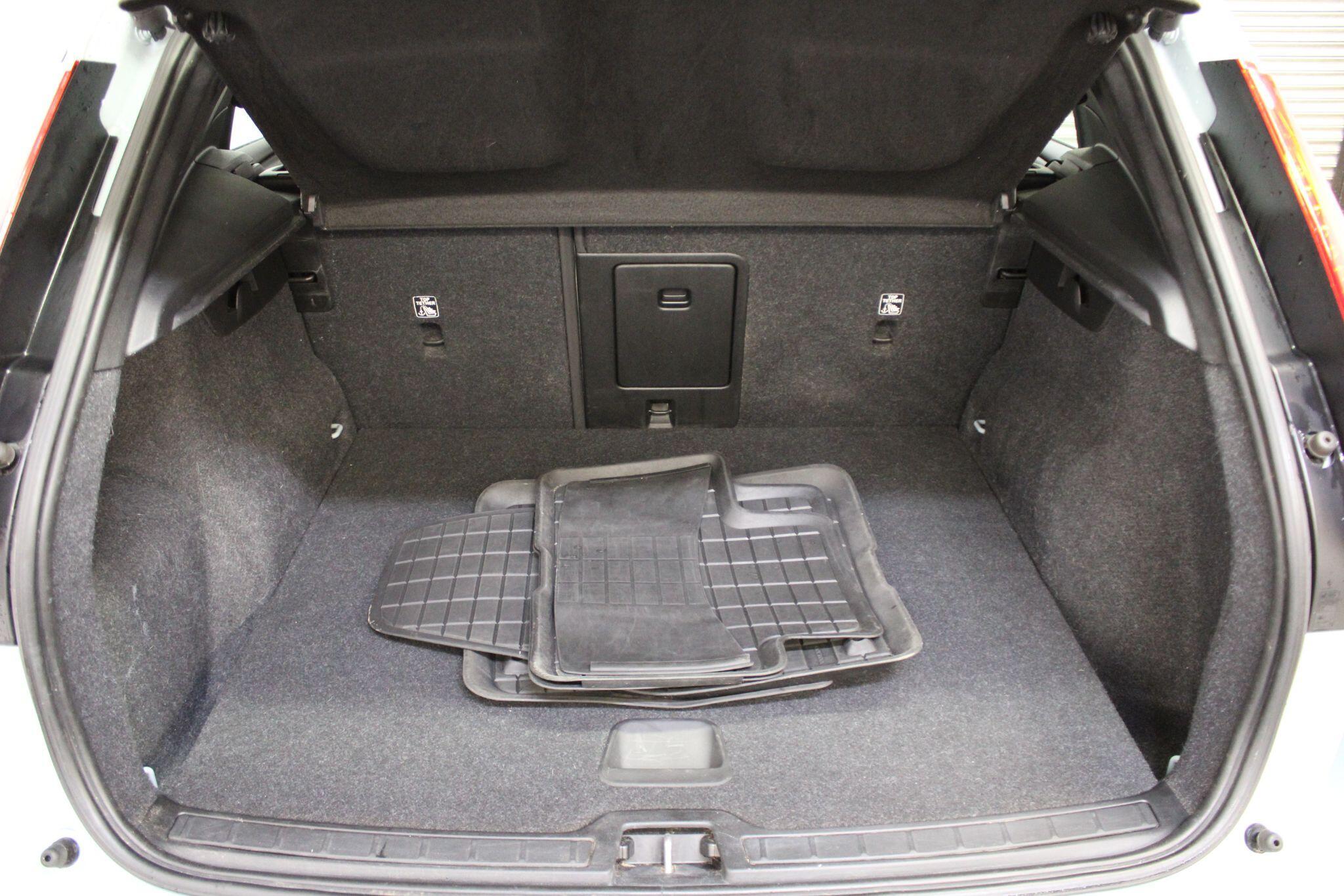 Volvo XC40 - Image 16
