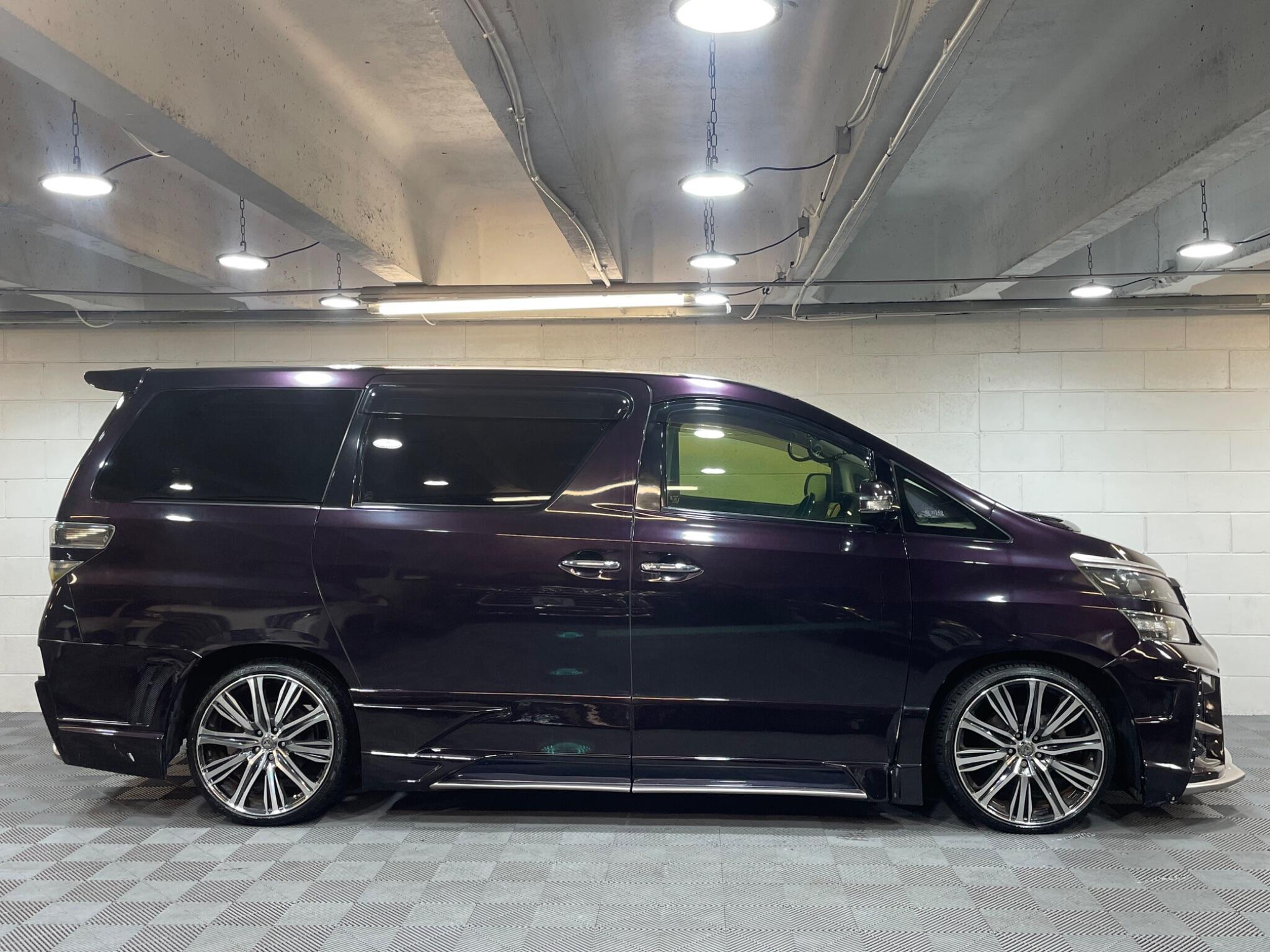 Toyota Vellfire - Image 4
