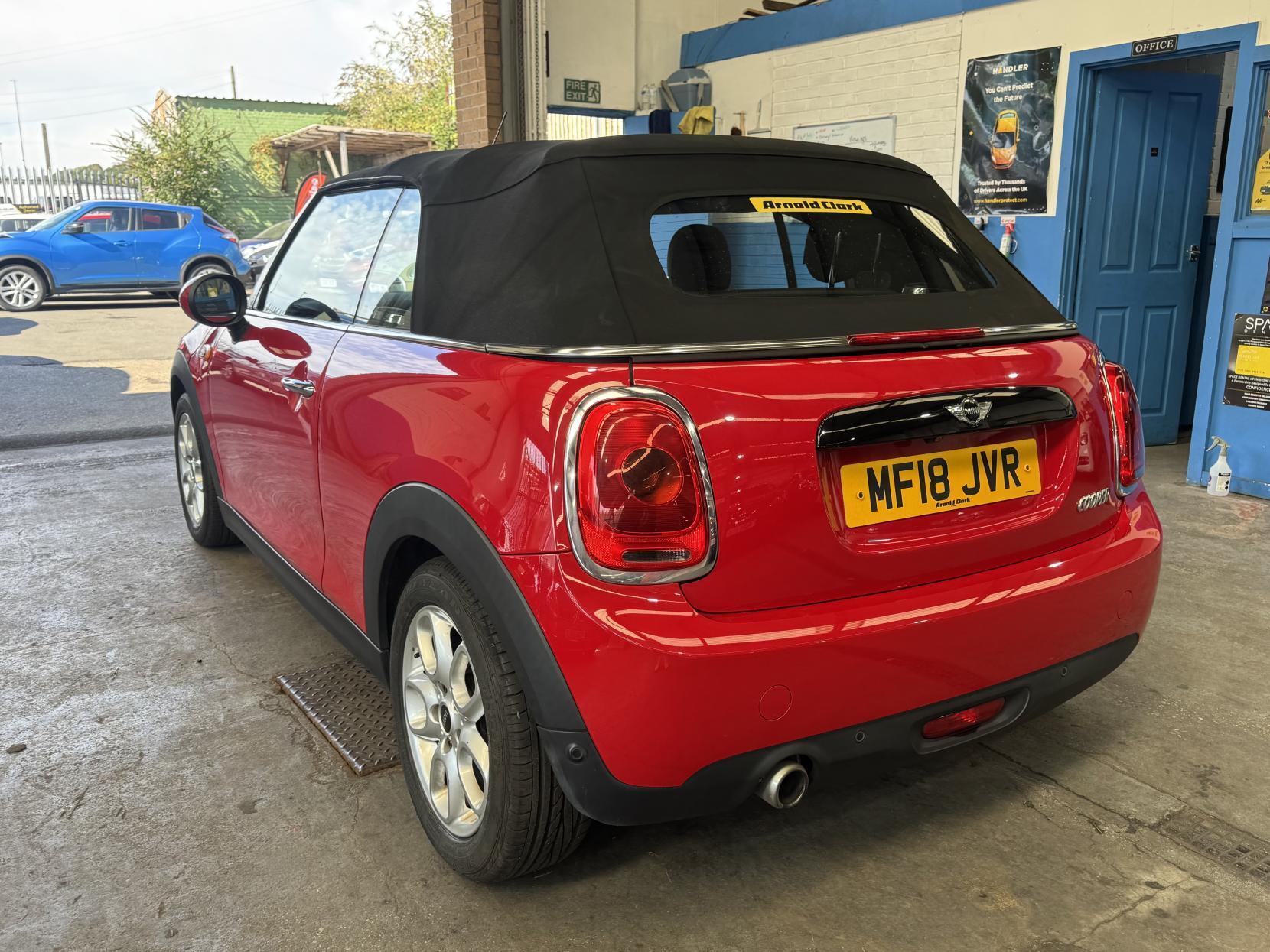 MINI Convertible - Image 6