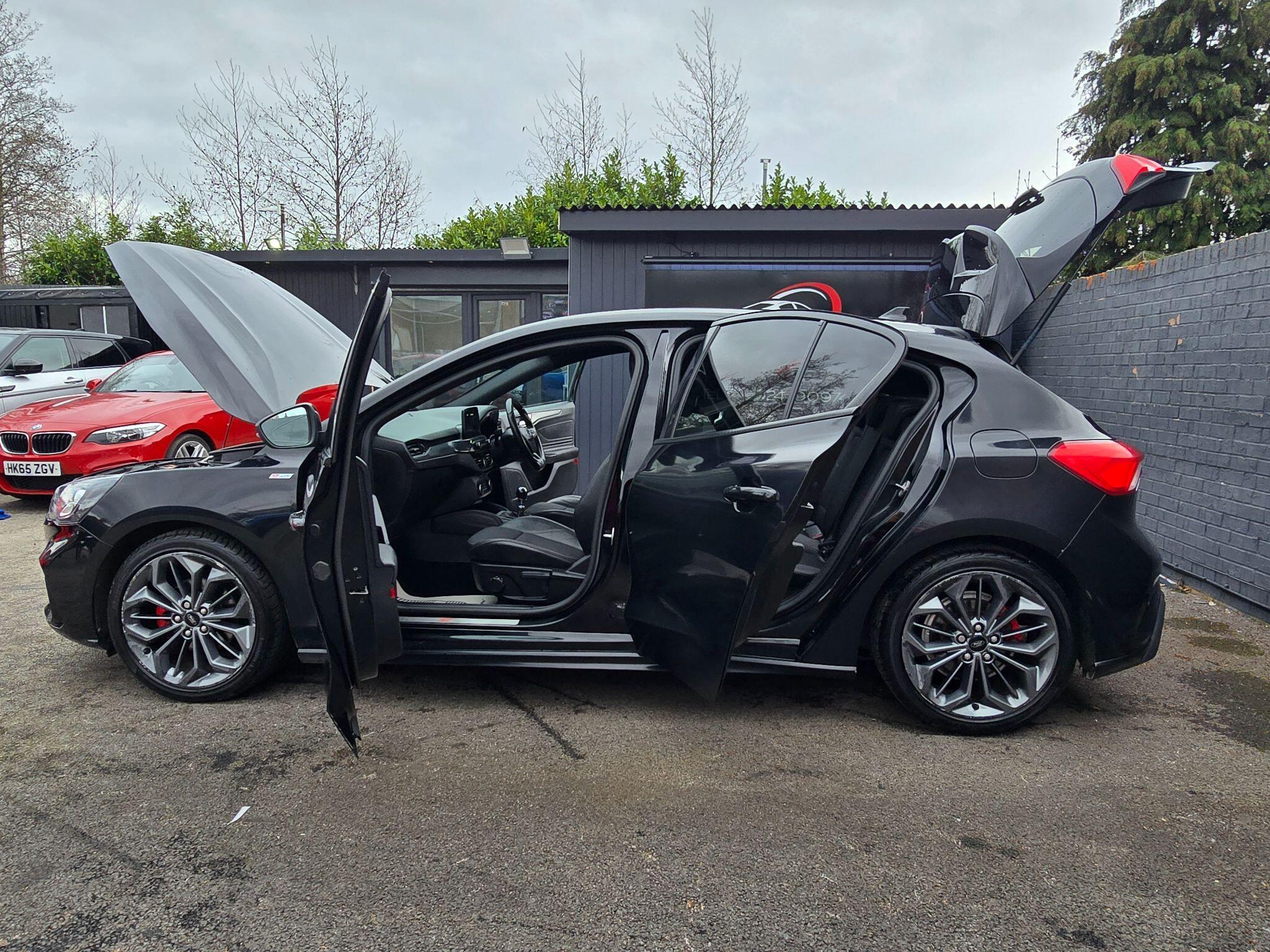 Ford Focus - Image 16