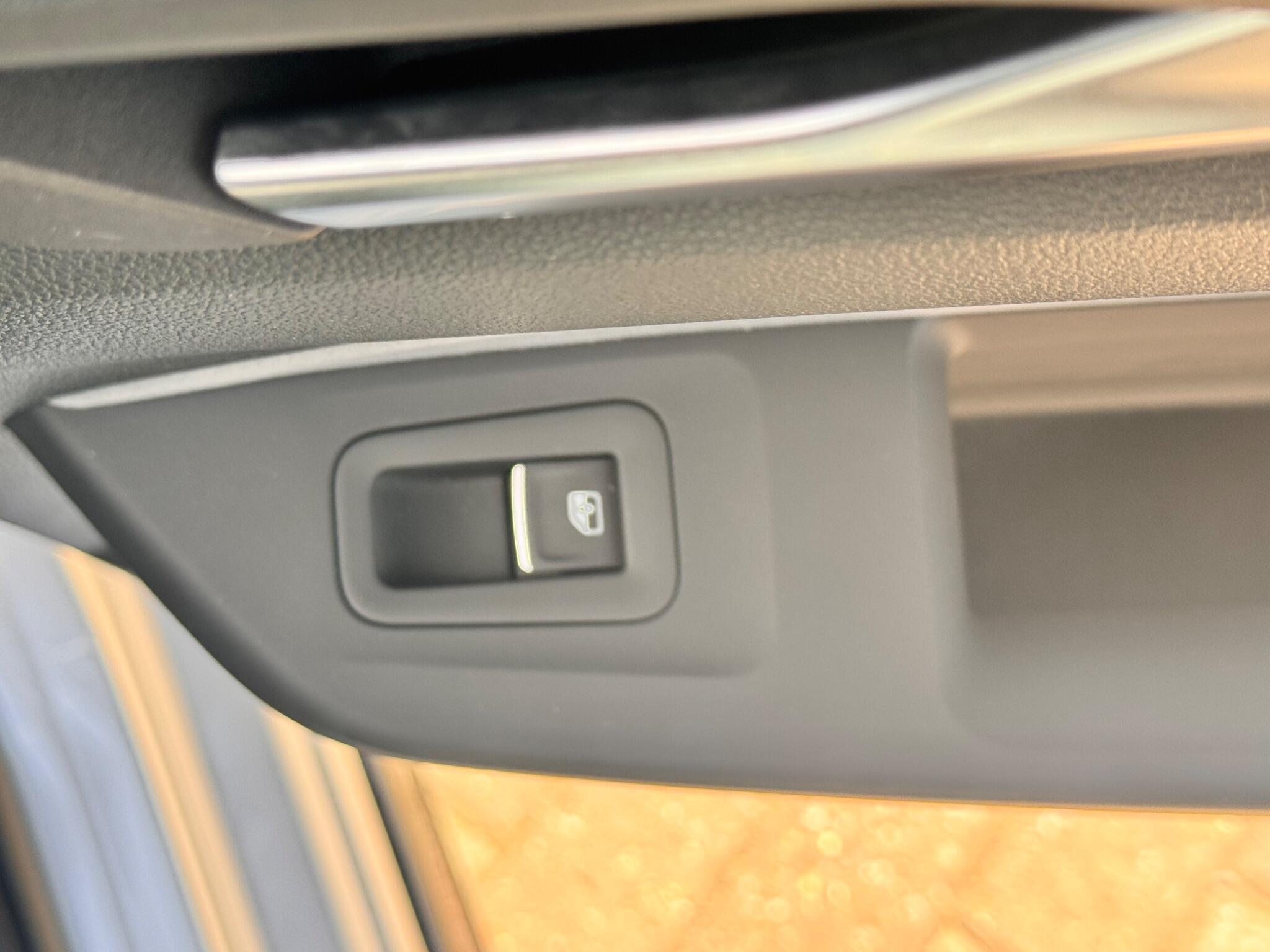 Volkswagen Golf - Image 11