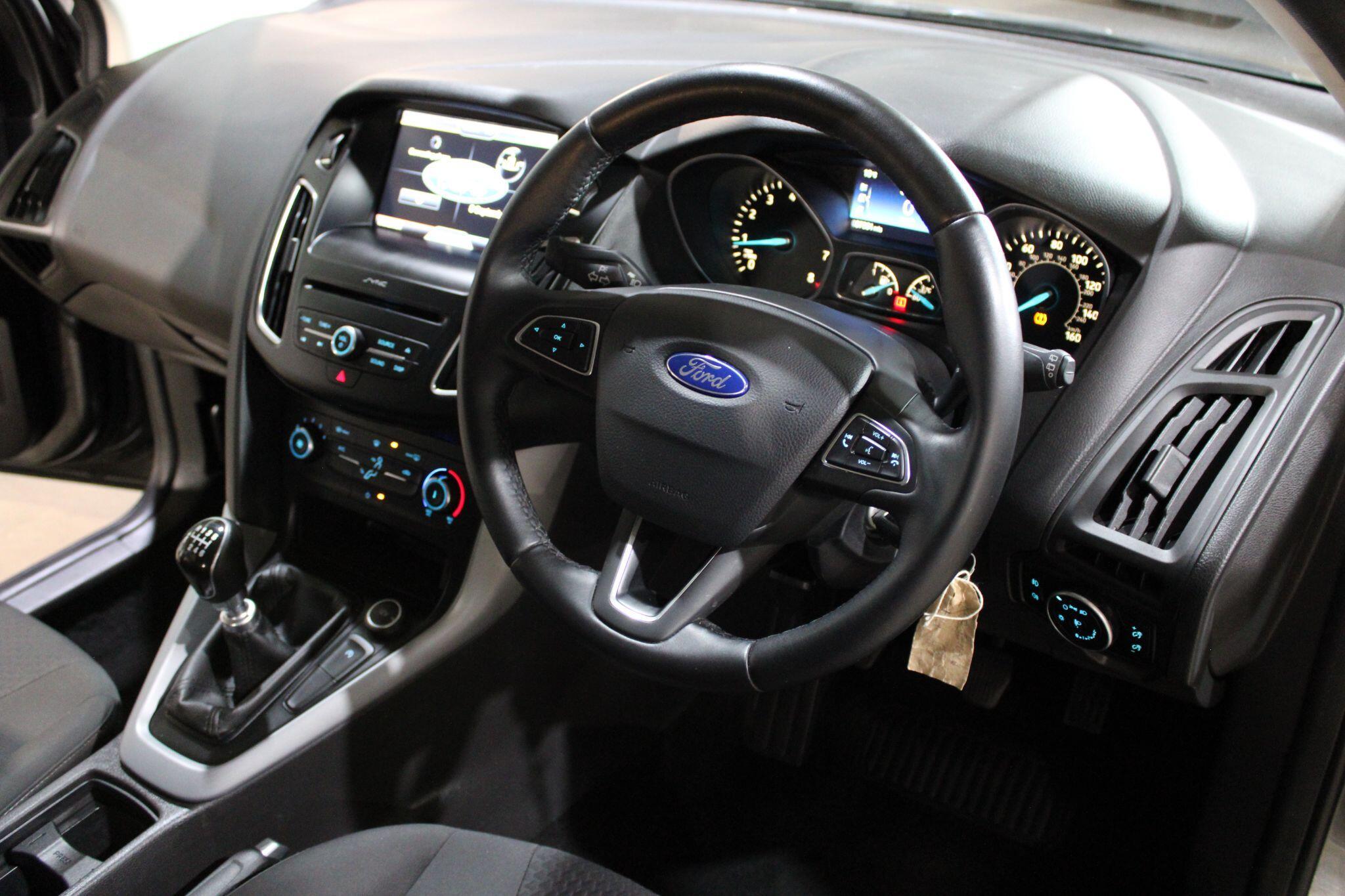Ford Focus - Image 15