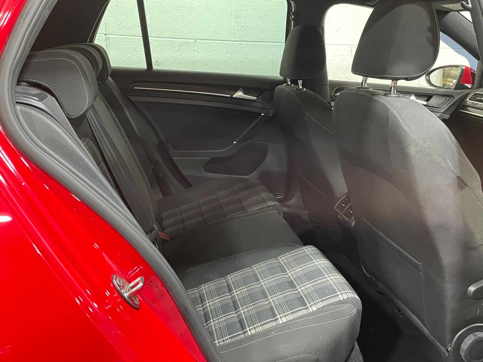 Volkswagen Golf - Image 11