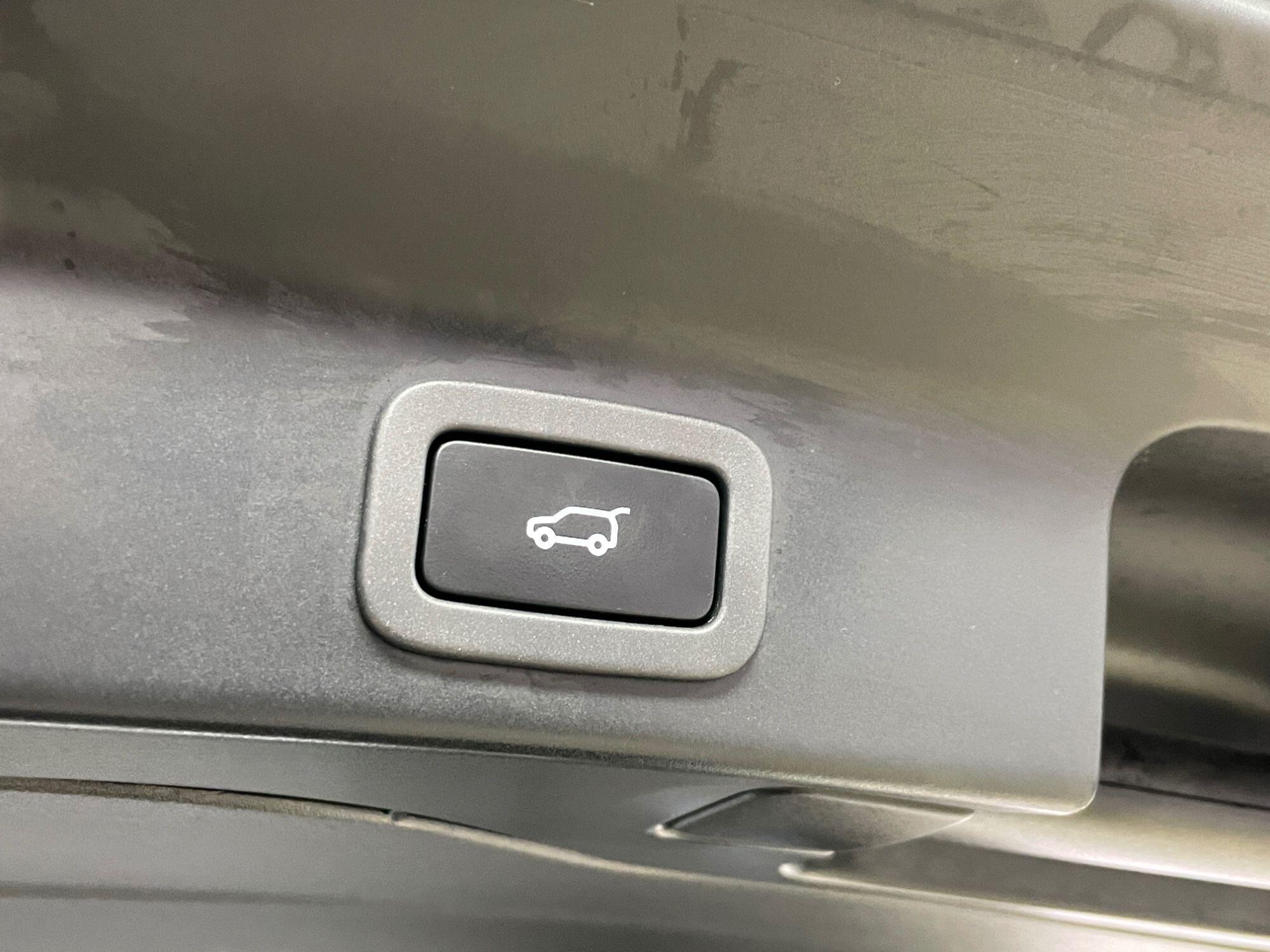 Jaguar F-Pace - Image 19