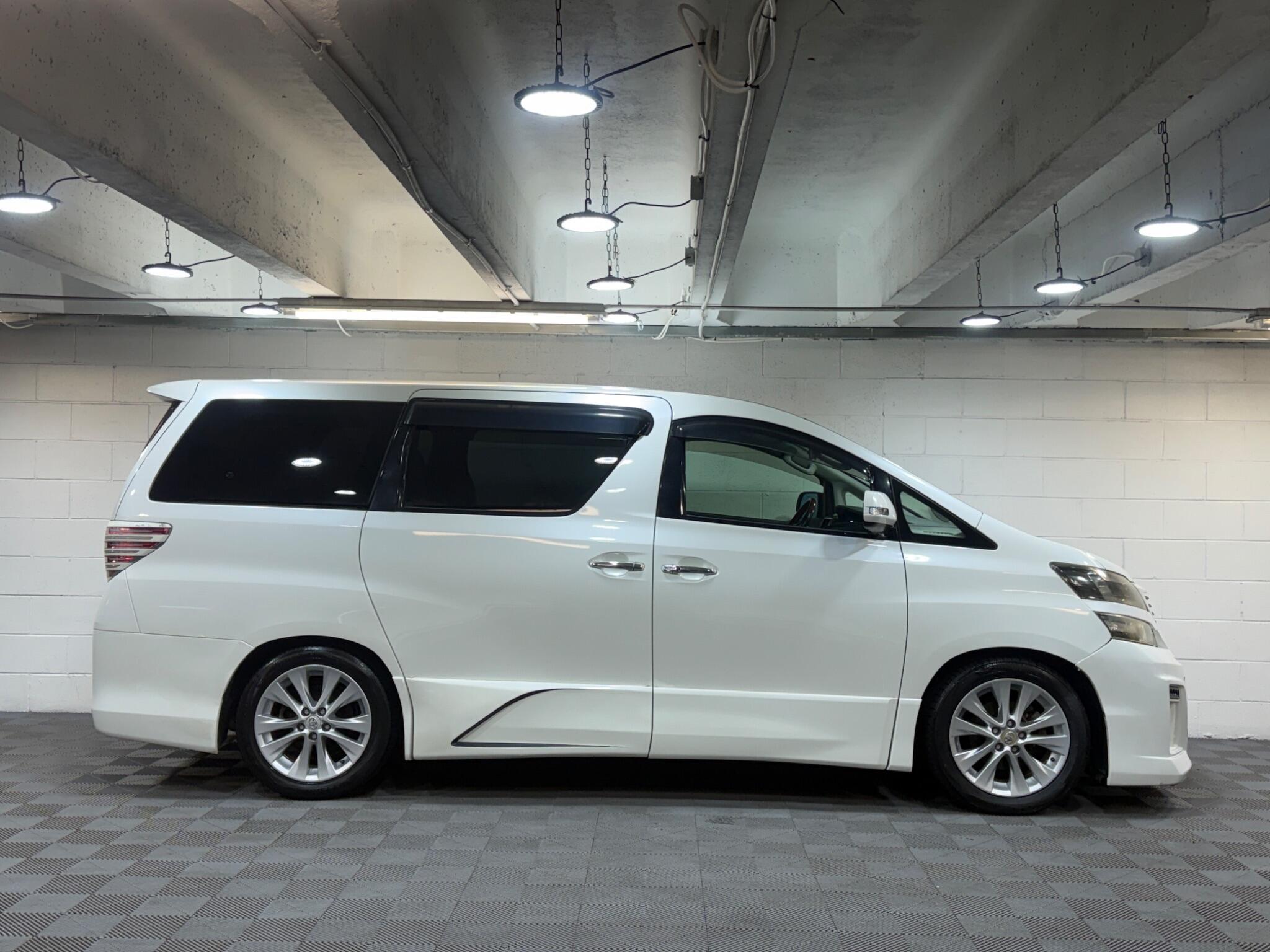 Toyota Vellfire - Image 5