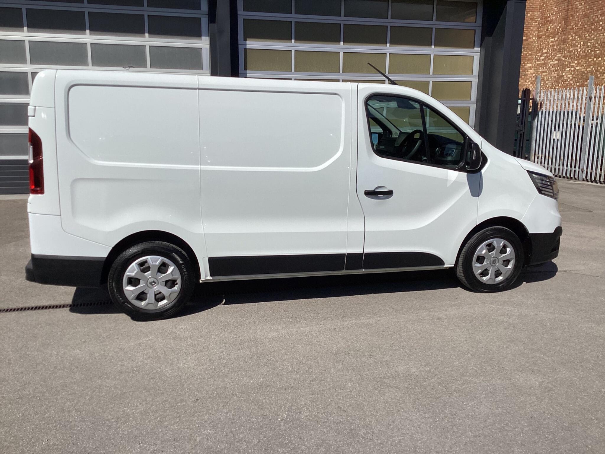 Renault Trafic - Image 8