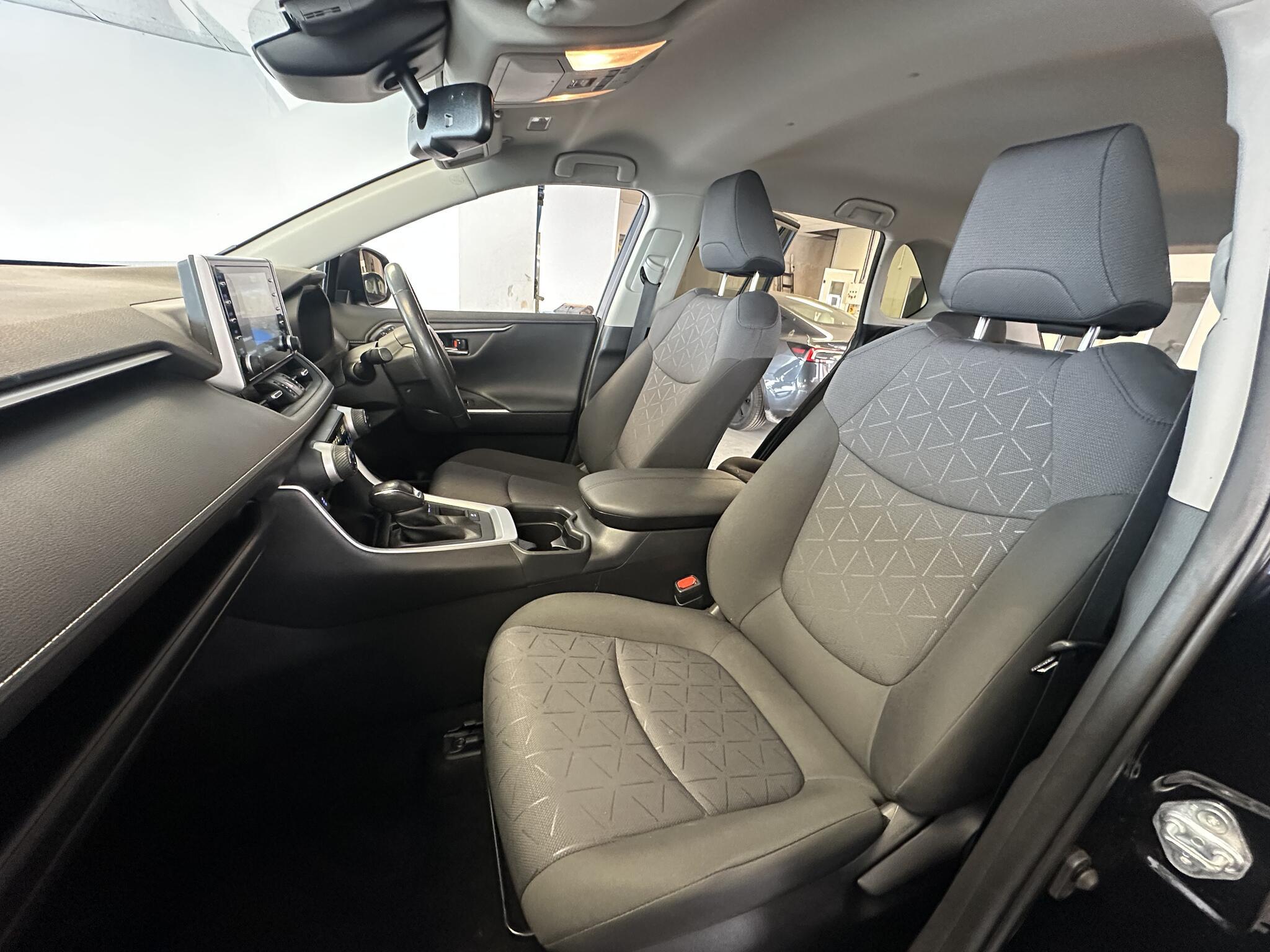 Toyota RAV4 - Image 18