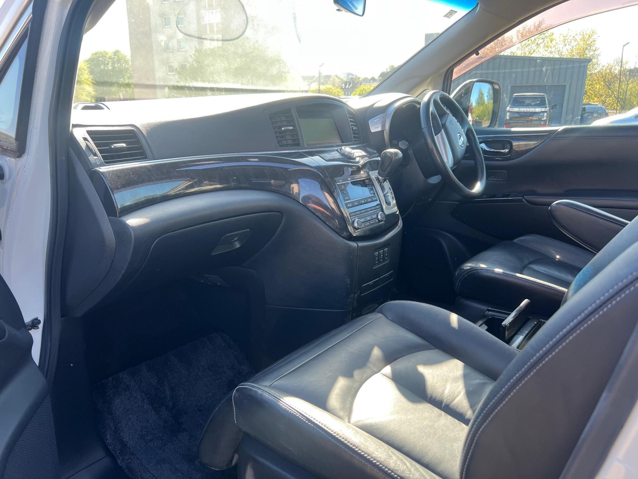 Nissan Elgrand - Image 10