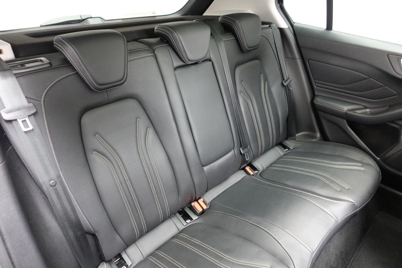 Ford Focus - Image 18