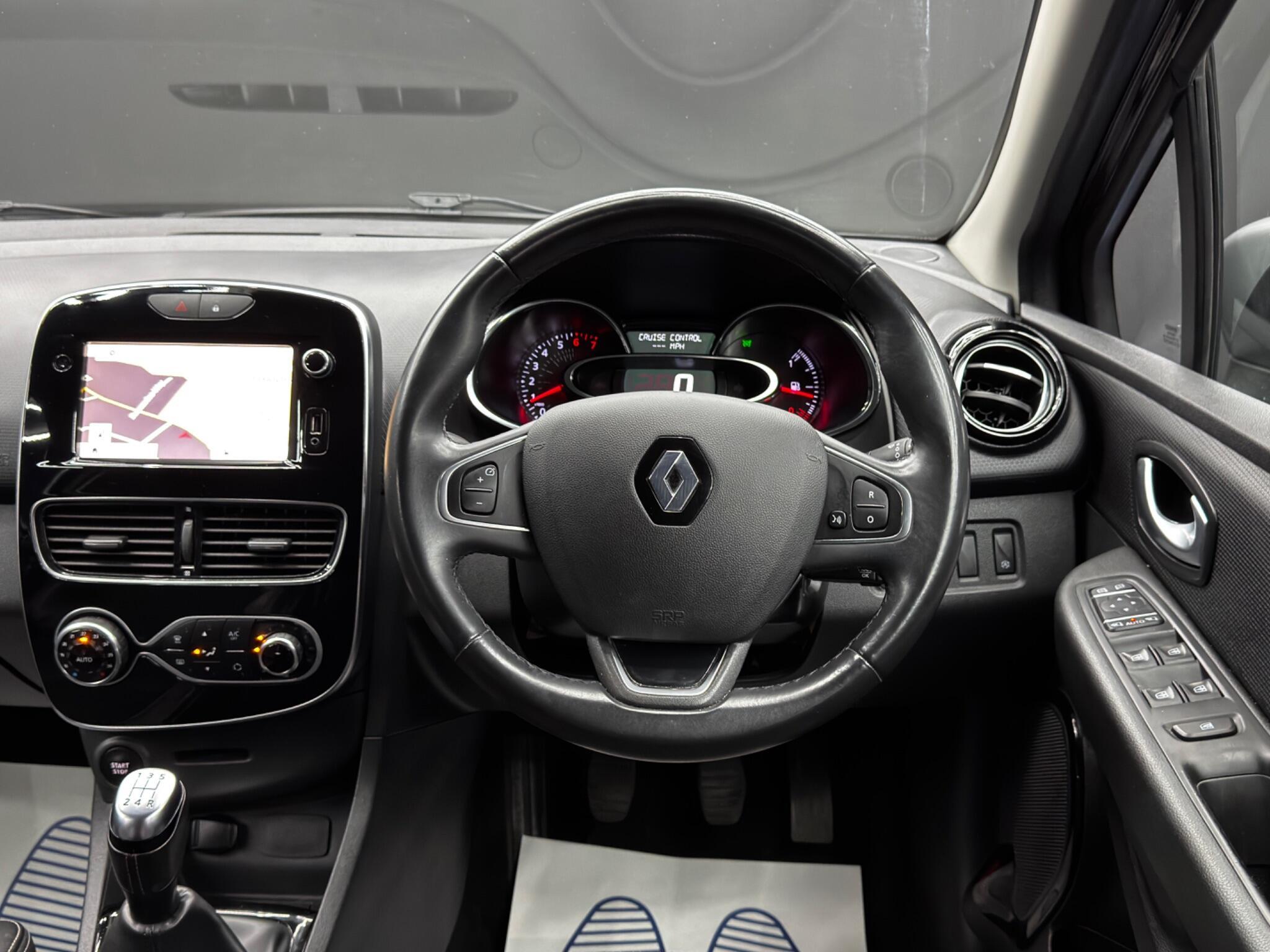 Renault Clio - Image 18