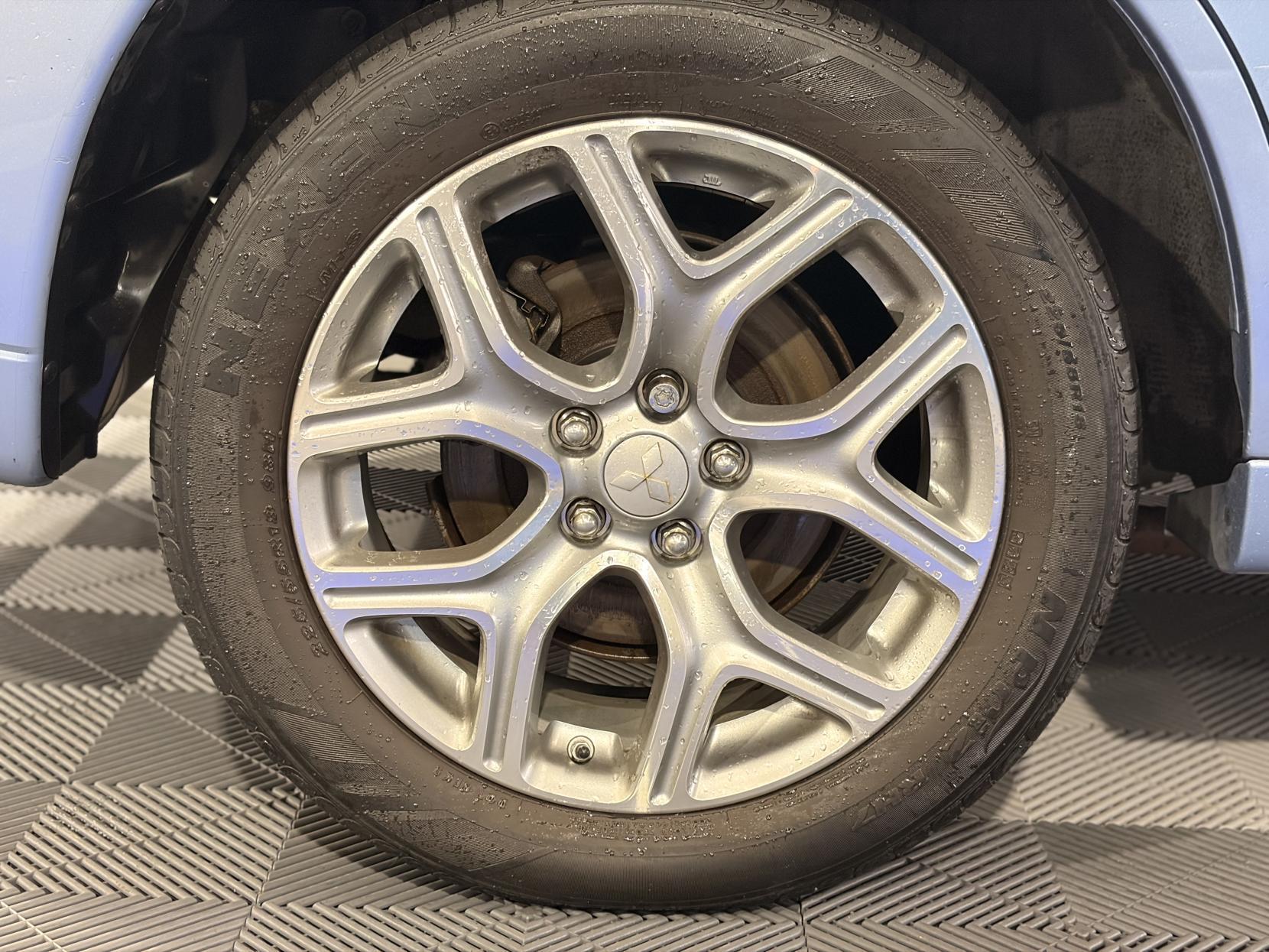 Mitsubishi Outlander - Image 17