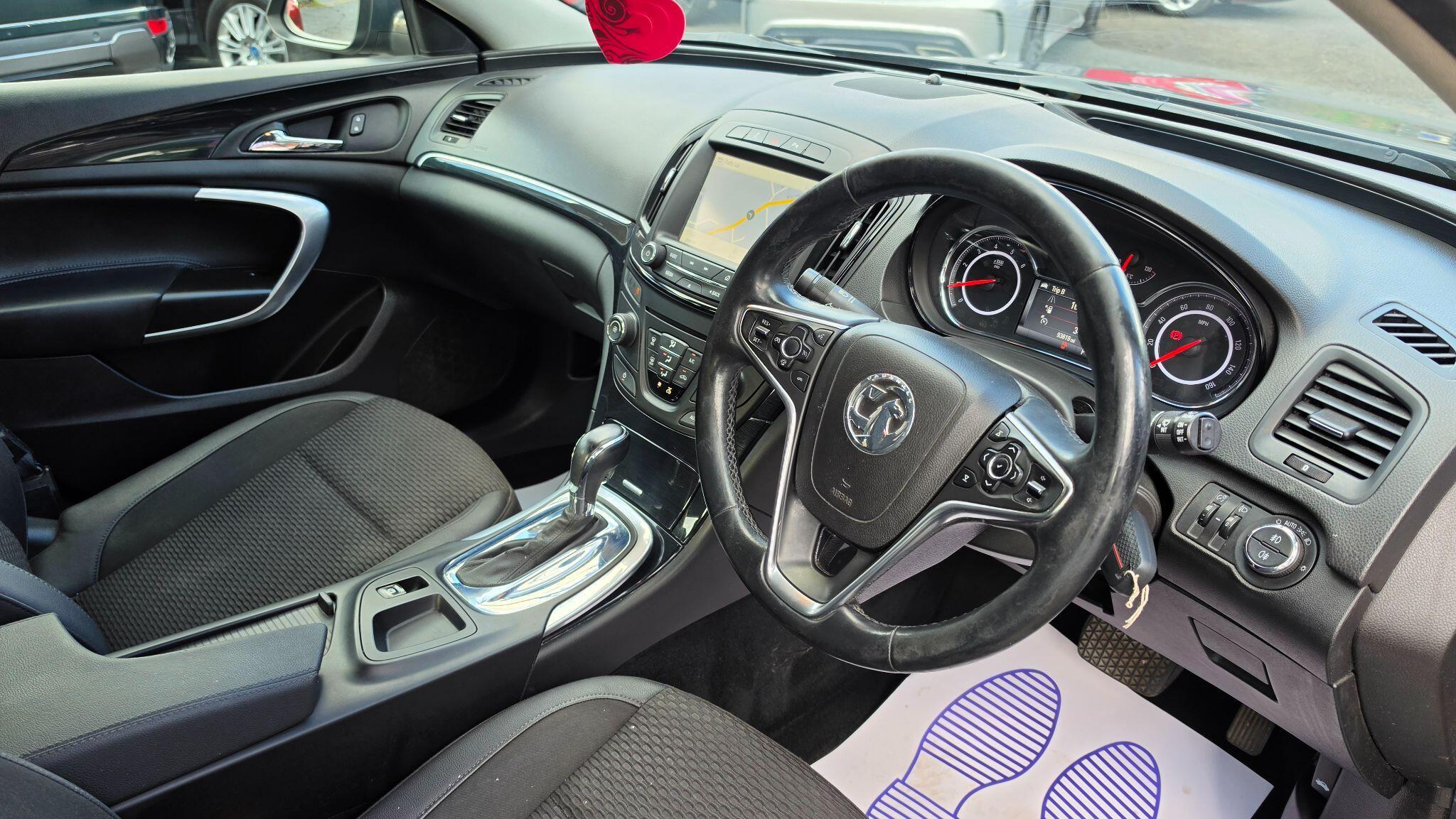 Vauxhall Insignia - Image 9