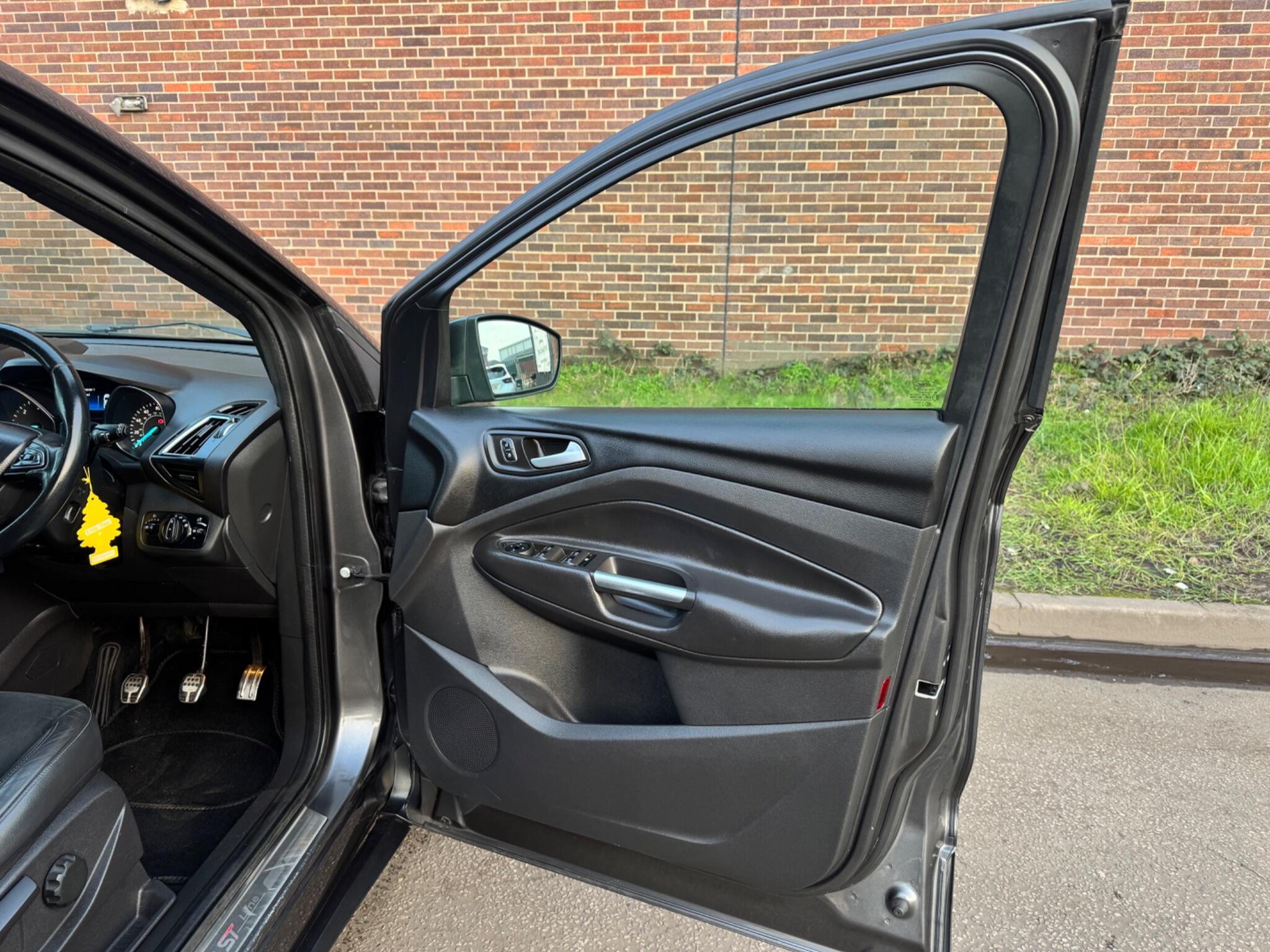 Ford Kuga - Image 30