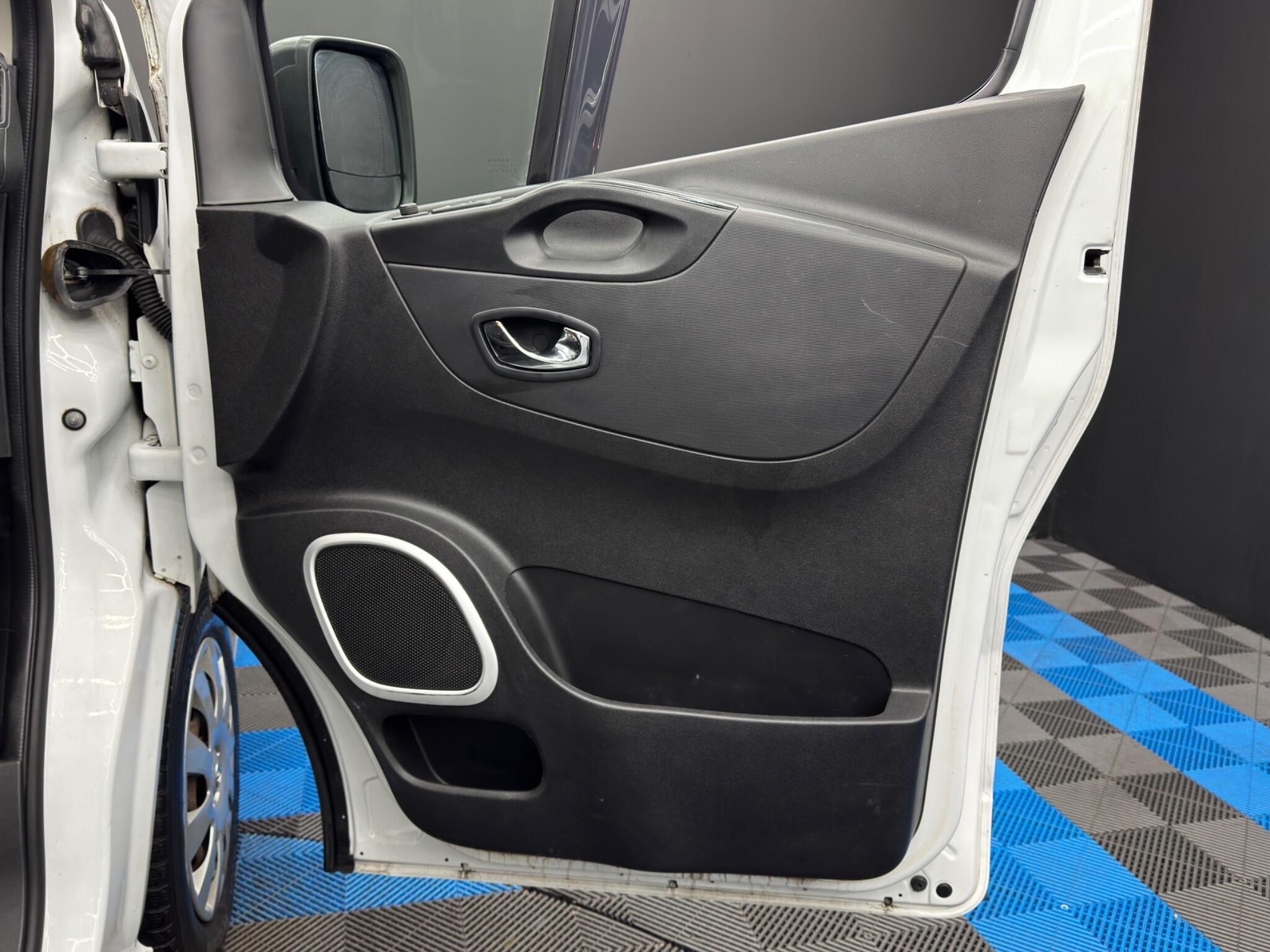 Vauxhall Vivaro - Image 30